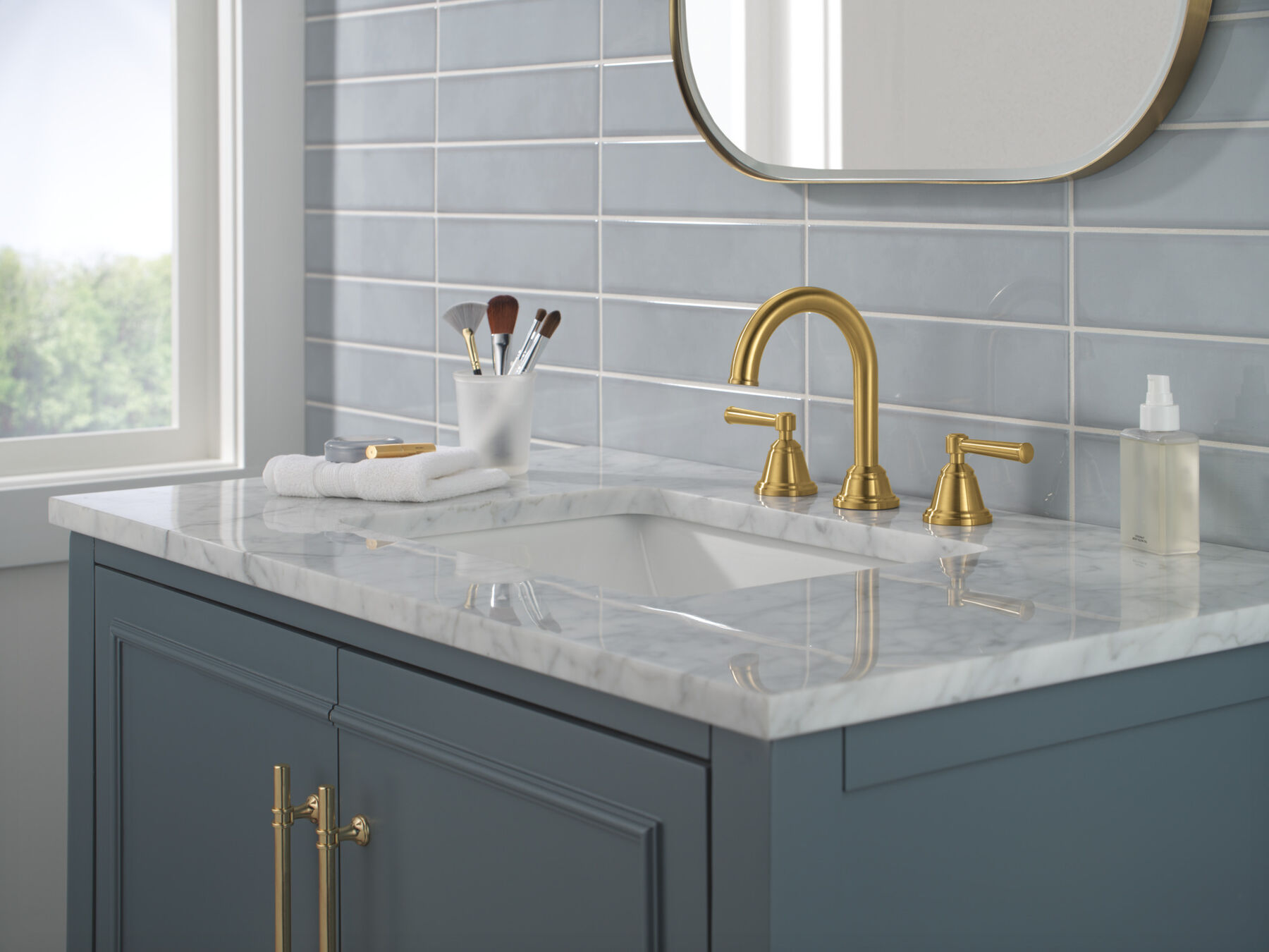 Two Handle Widespread Bathroom Faucet