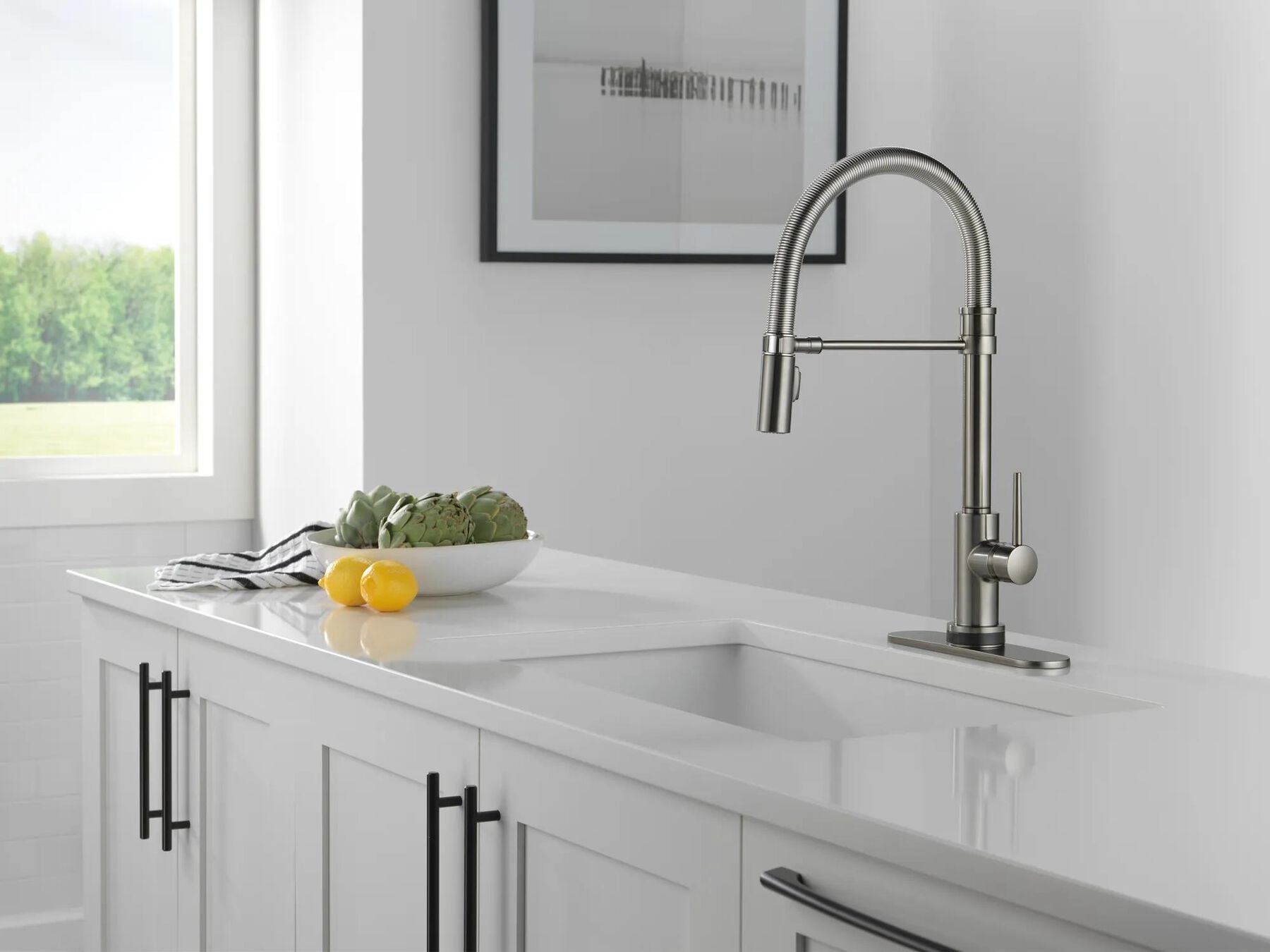 Touch<sub>2</sub>O&reg; Technology Kitchen Faucet with Touchless Technology