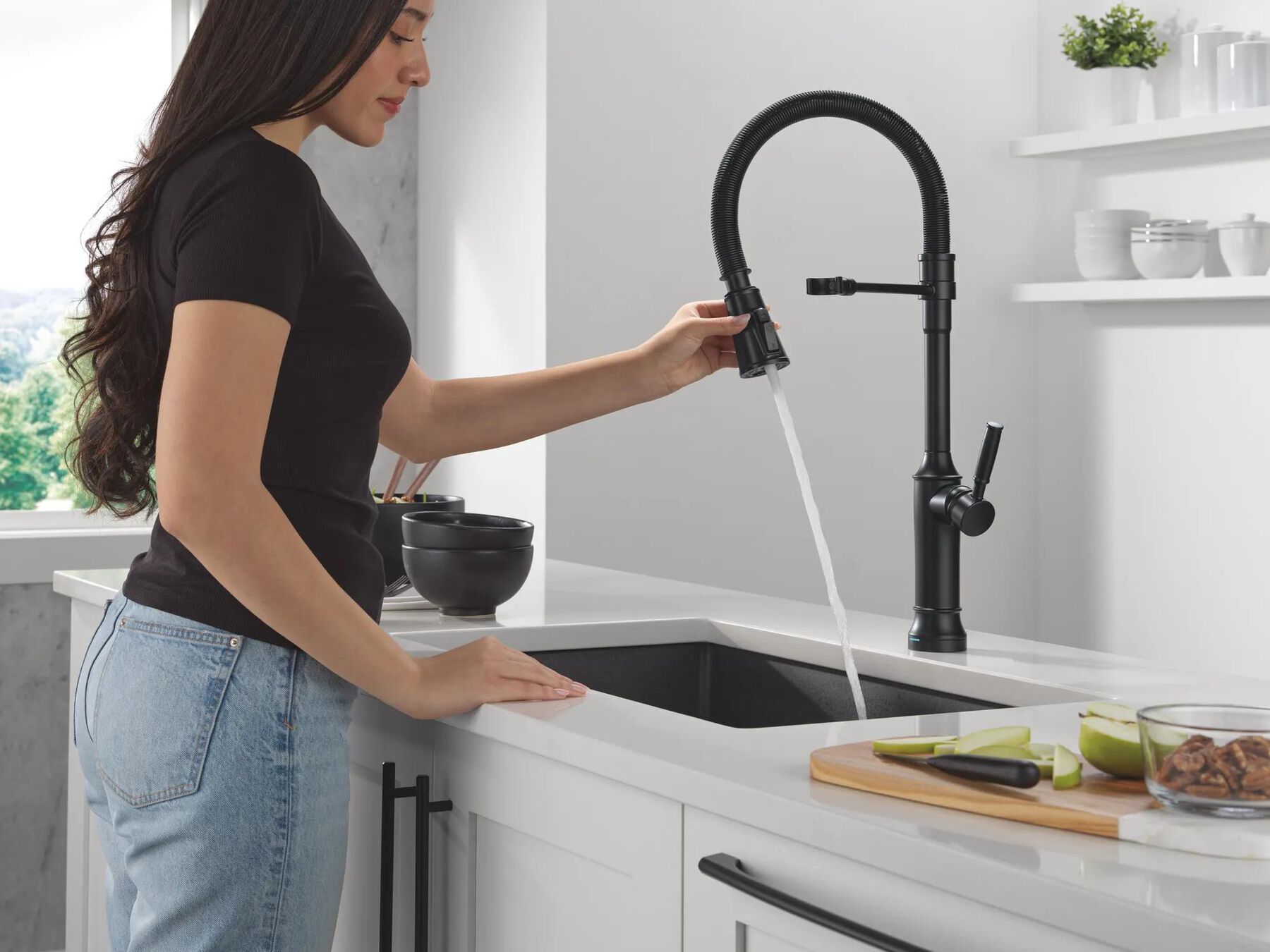 Touch2O&reg; Technology Kitchen Faucet with Touchless Technology