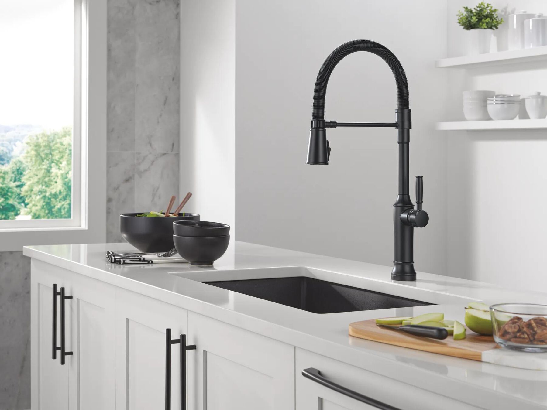Touch2O&reg; Technology Kitchen Faucet with Touchless Technology