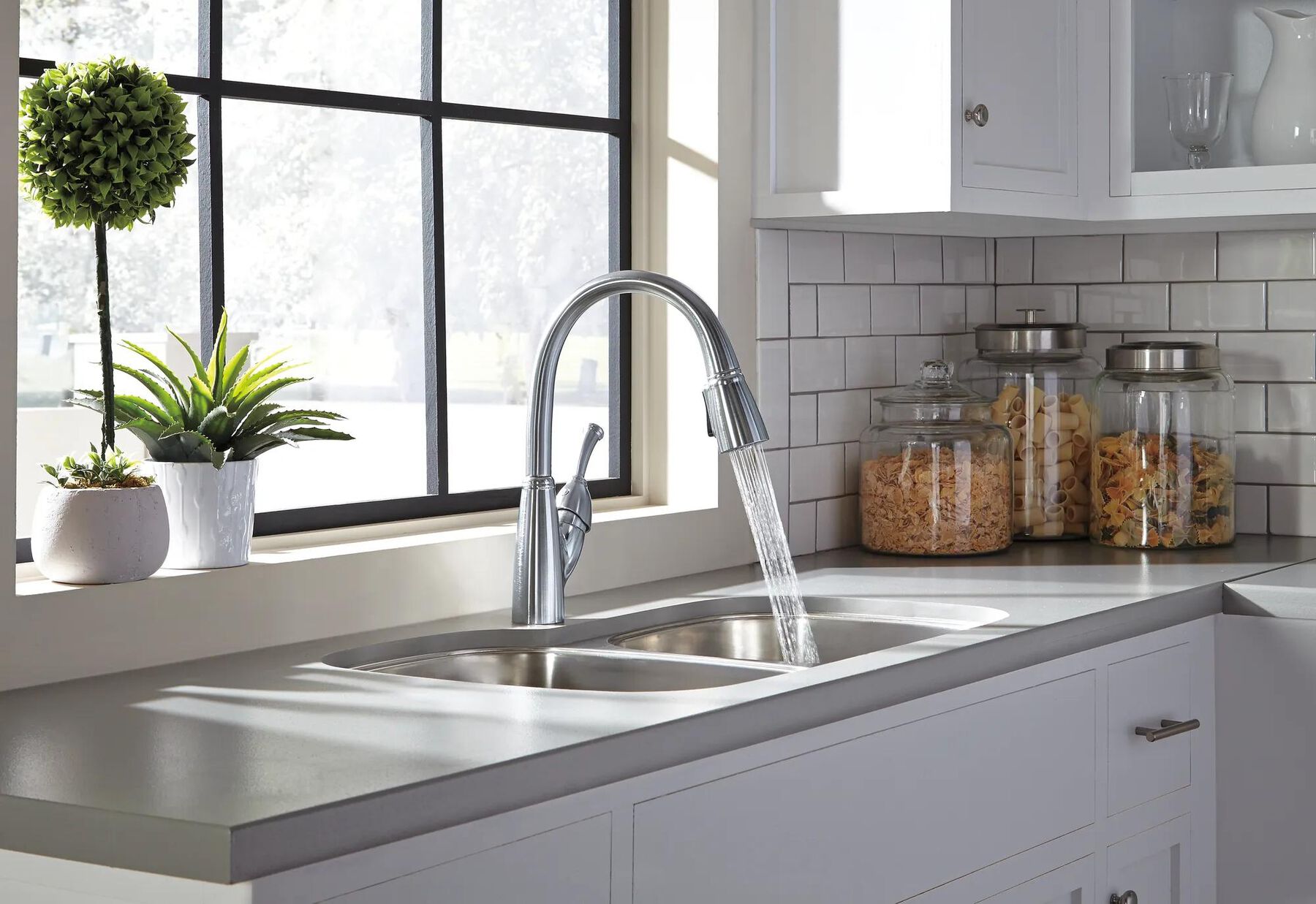 Single Handle Pull-Down Kitchen Faucet