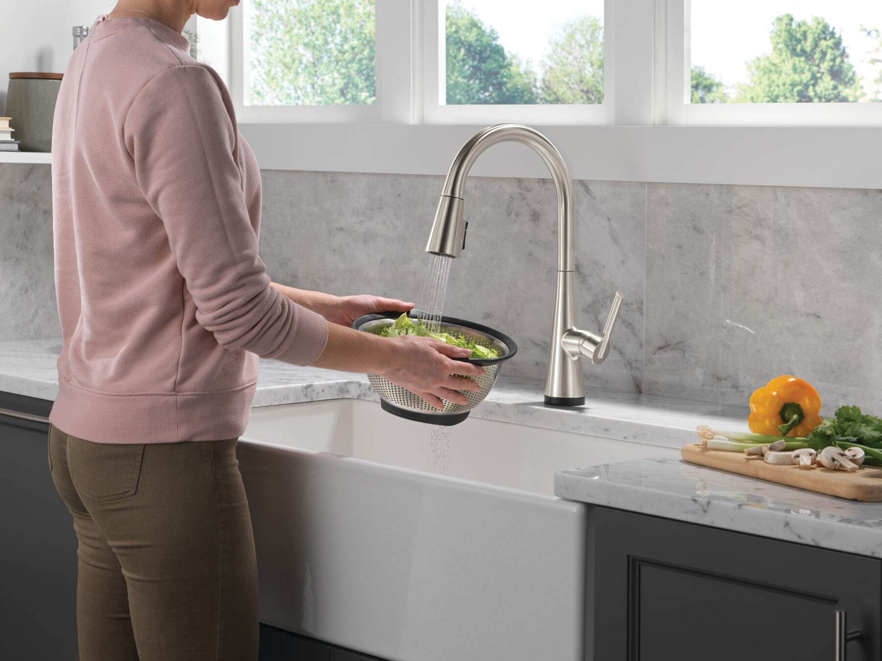 Single Handle Pull-Down Touch<sub>2</sub>O&reg; Technology Kitchen Faucet with Touchless Technology