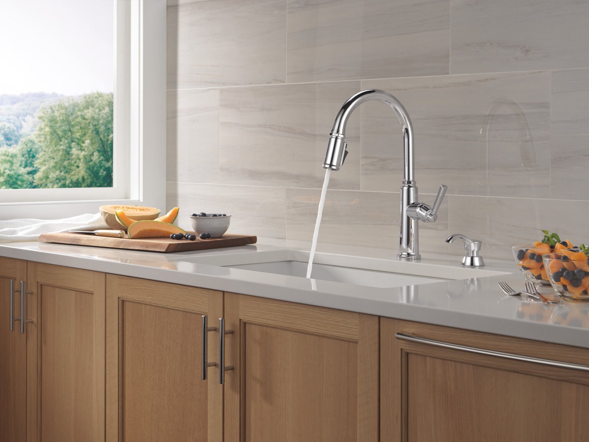 Single Handle Kitchen Pull-Down Faucet w/ Soap Dispenser in Chrome