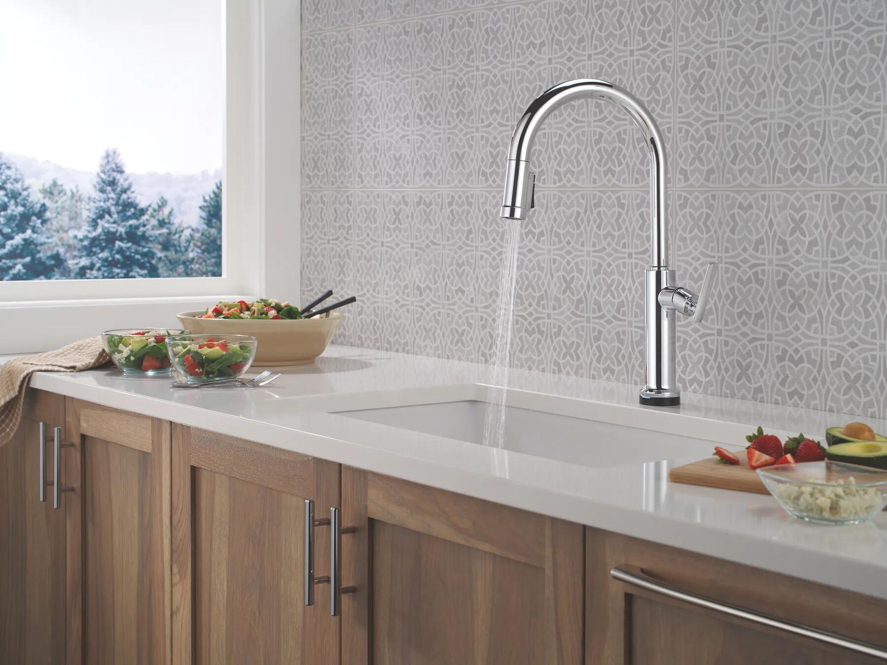 Touch2O&reg; Technology Kitchen Faucet with Touchless Technology