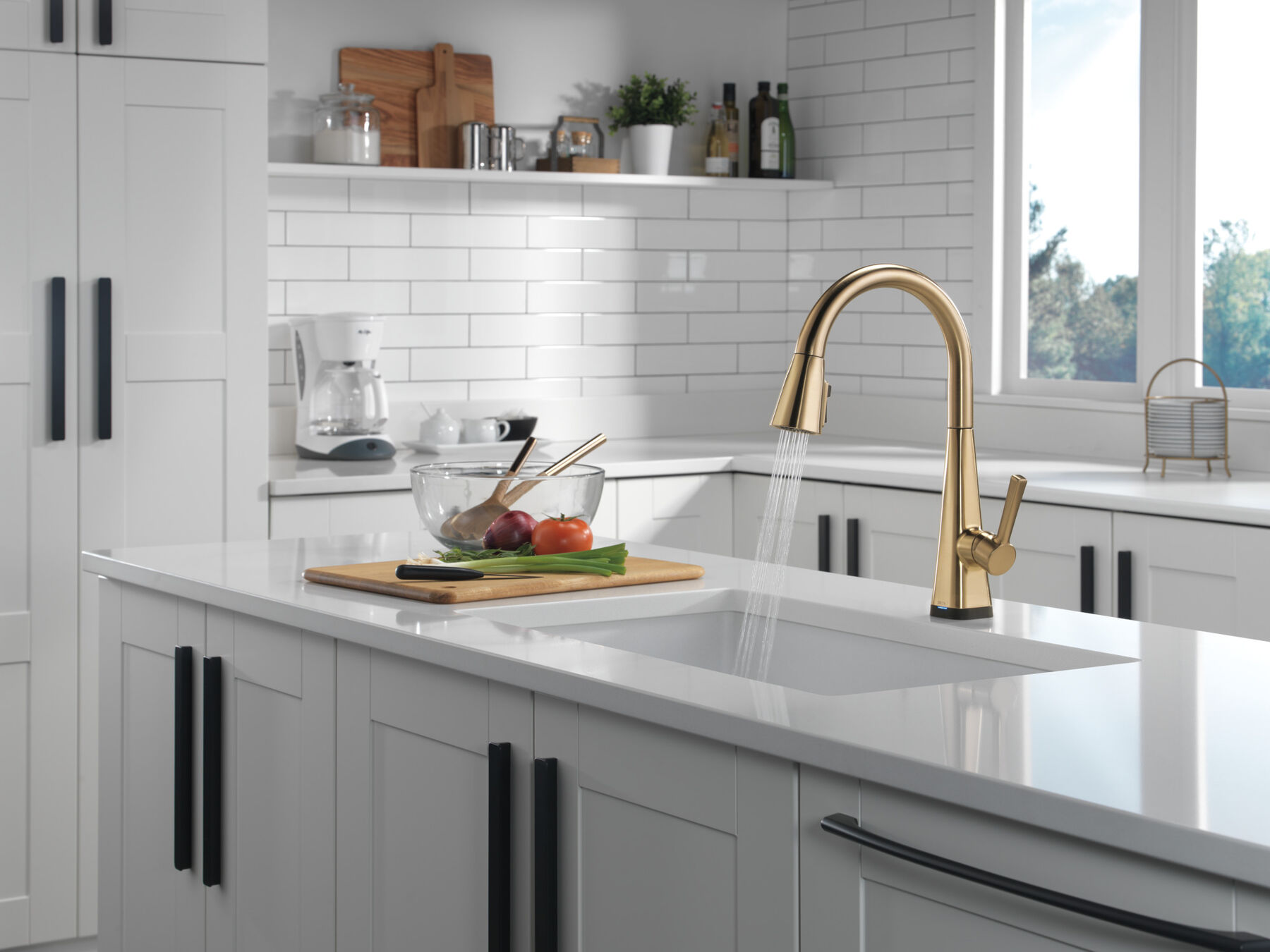 Single-Handle Pull-Down Kitchen Faucet with Touch<sub>2</sub>O&reg; Technology