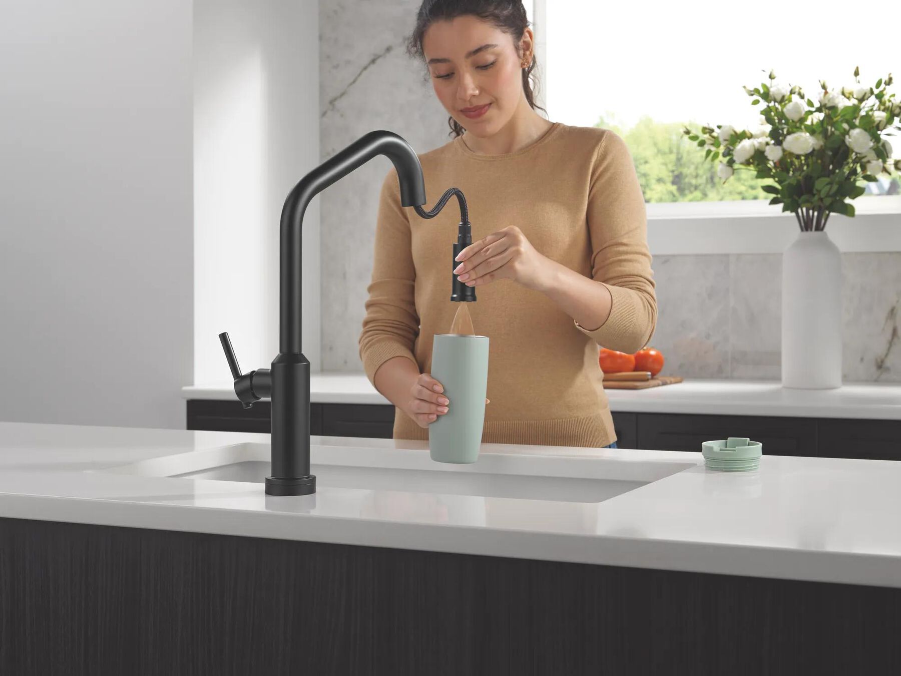 Touch2O&reg; Technology Kitchen Faucet with Touchless Technology