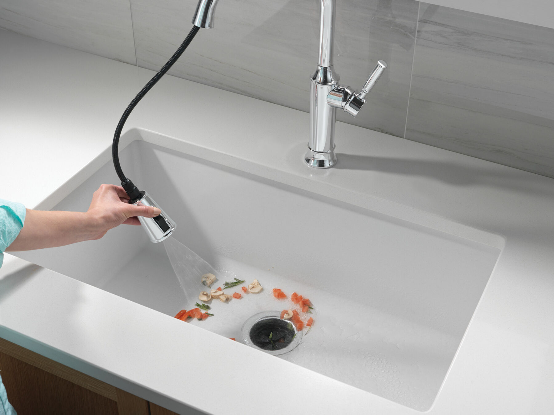 Single Handle Pull-Down Kitchen Faucet