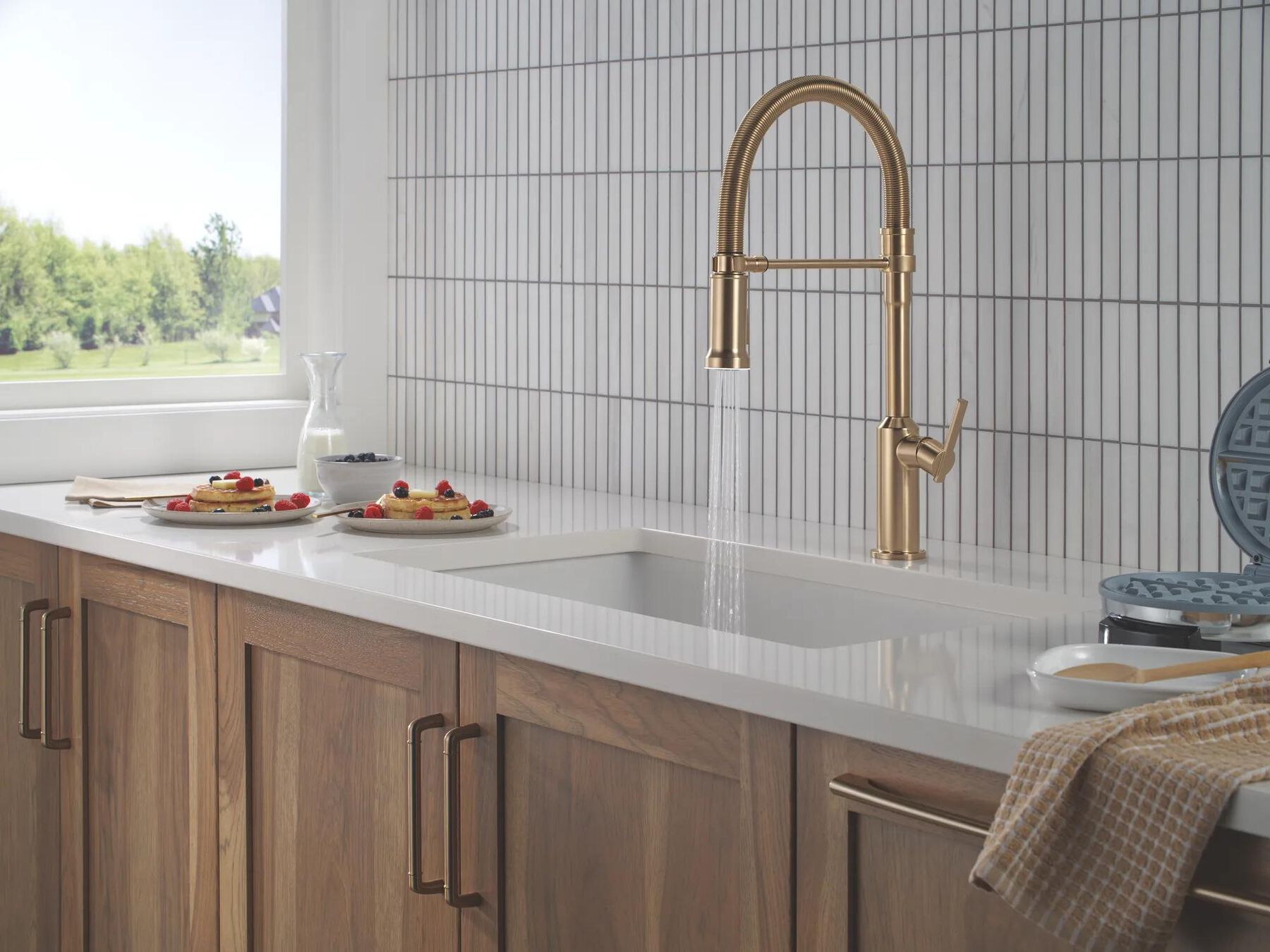 Single Handle Pull-Down Kitchen Faucet With Spring Spout