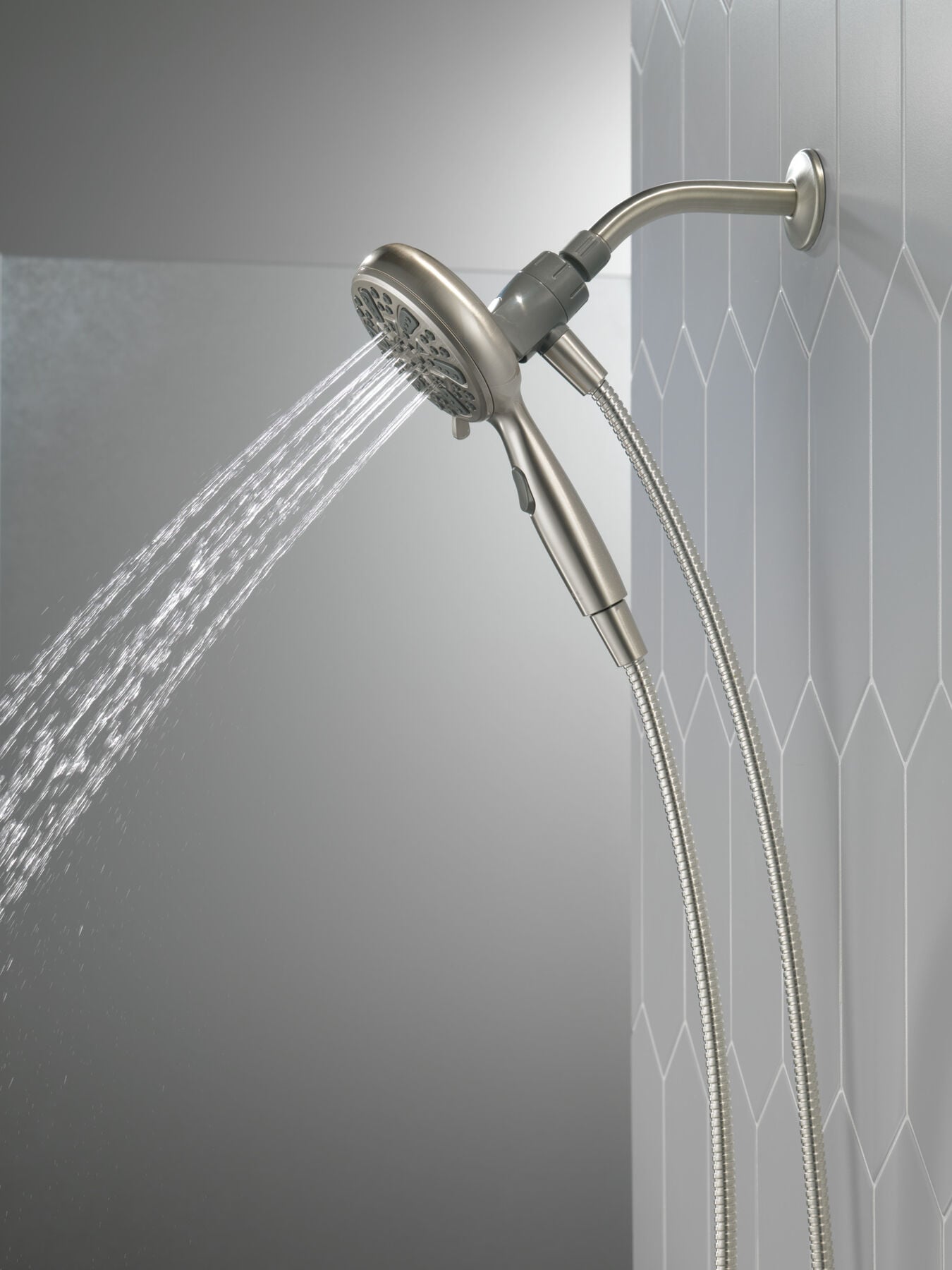 6-Setting SureDock&reg; Magnetic Hand Shower