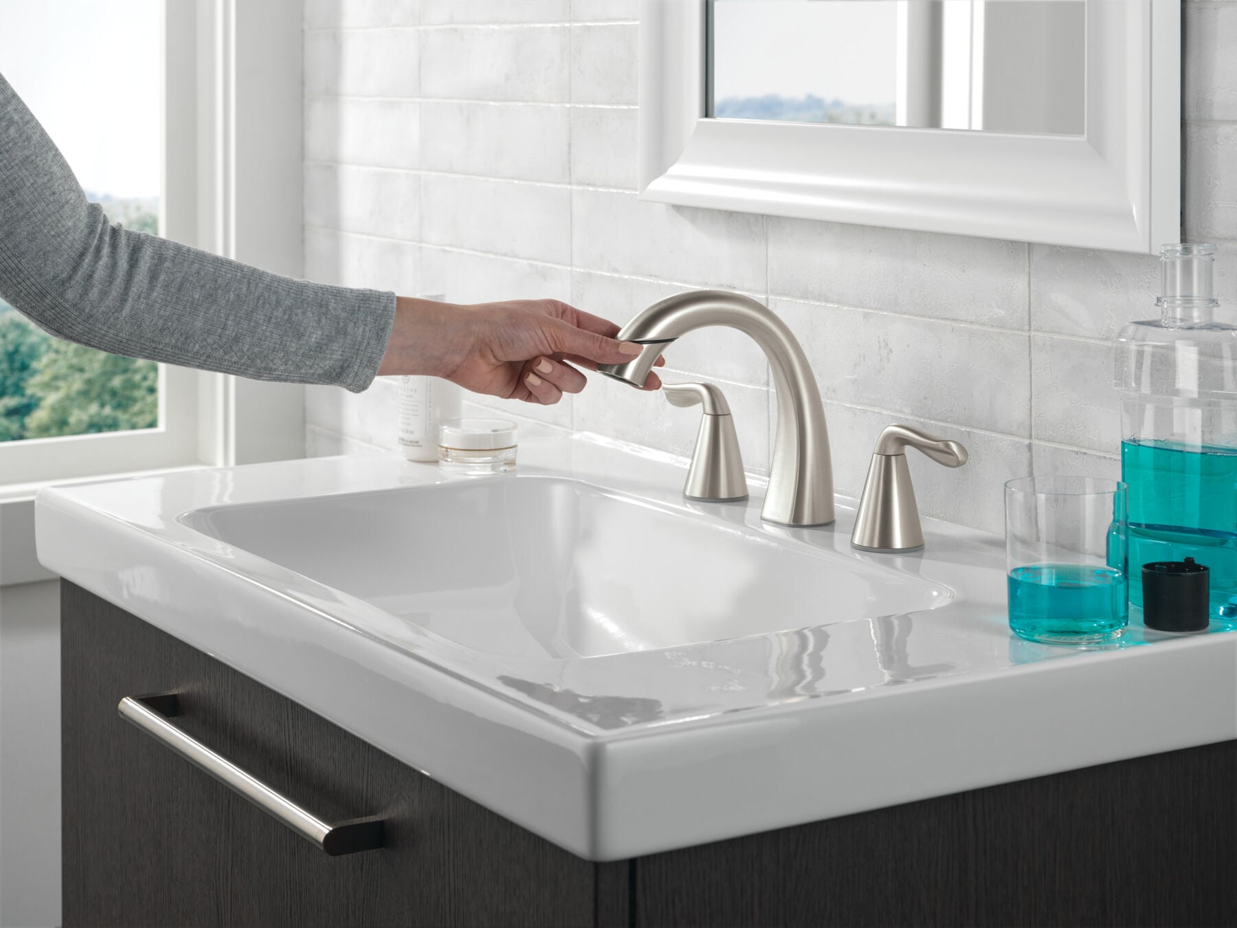 Two Handle Widespread Pull-Down Bathroom Faucet