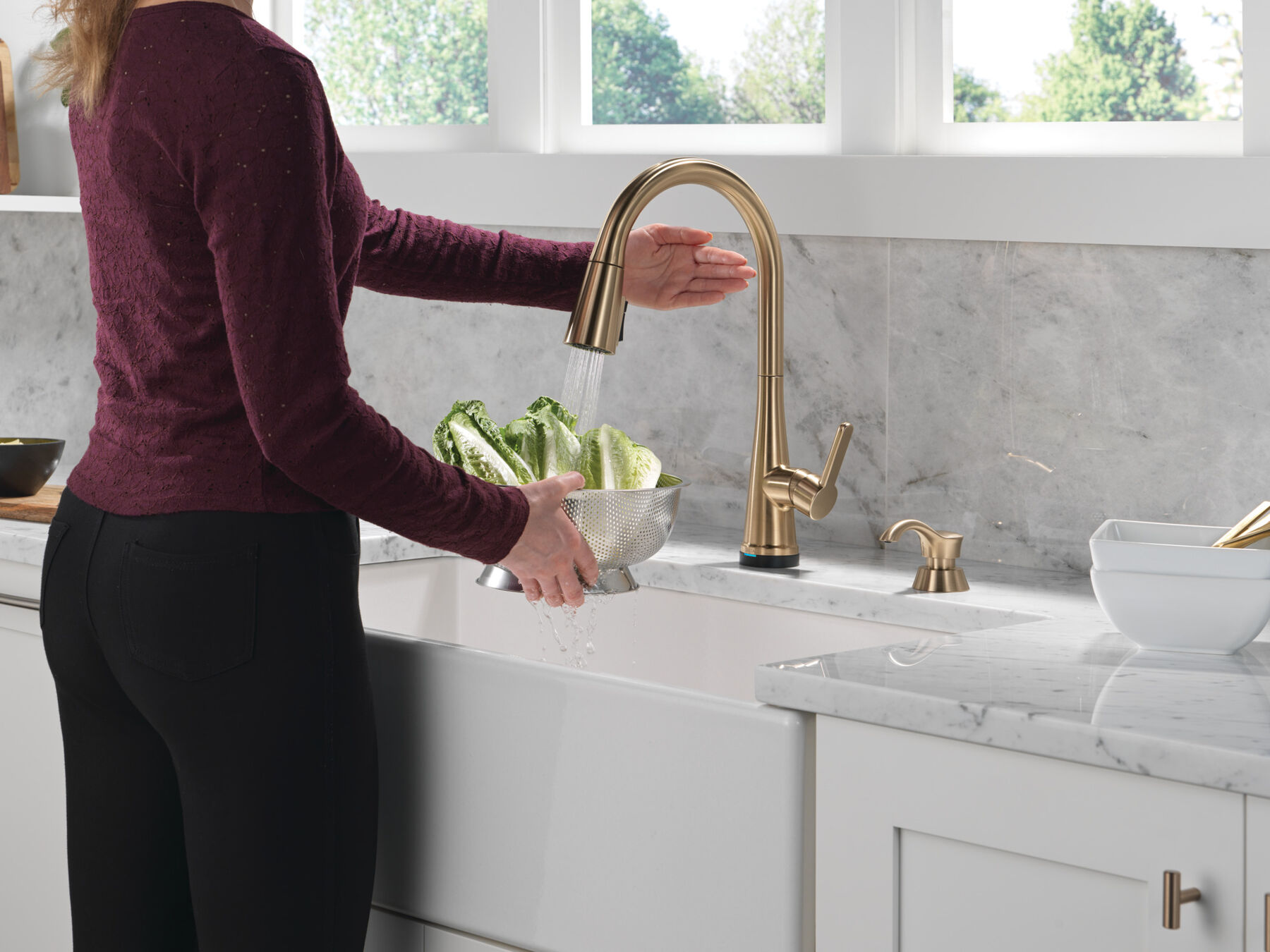 Single Handle Pull-Down Touch<sub>2</sub>O&reg; Technology Kitchen Faucet with Touchless Technology and Soap Dispenser