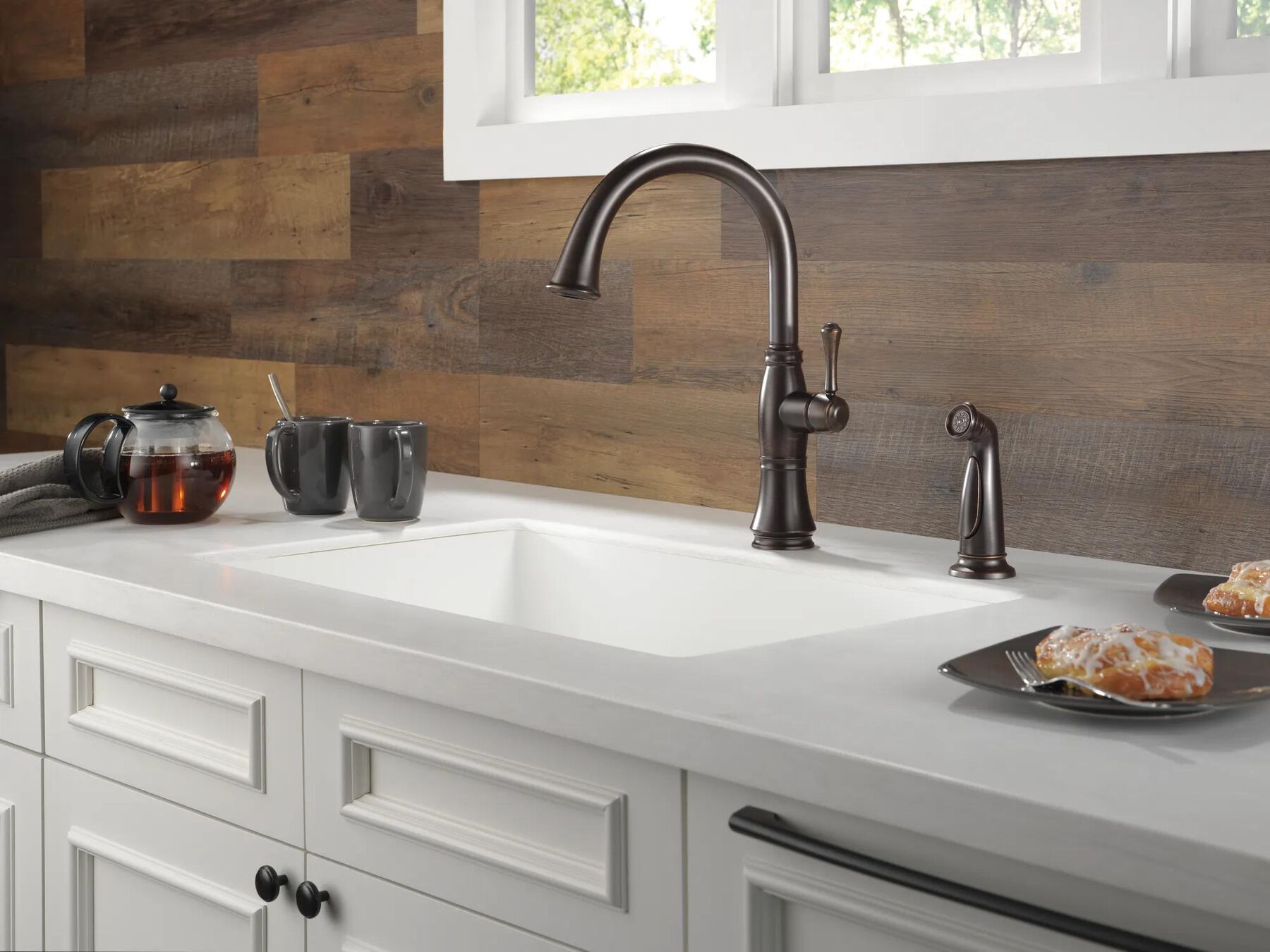 Single Handle Kitchen Faucet with Spray