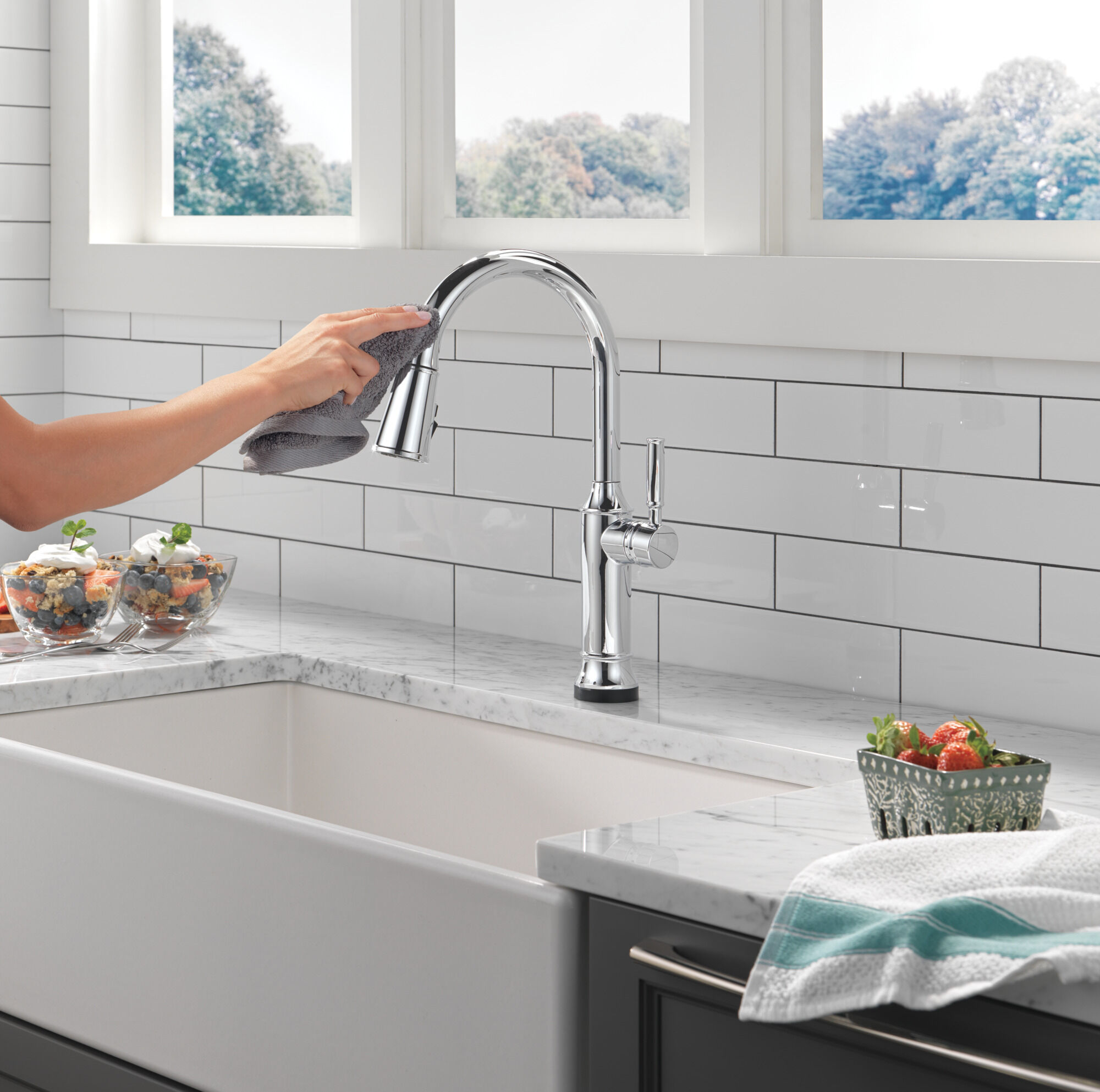 Touch2O® Technology Kitchen Faucet with Touchless Technology in
