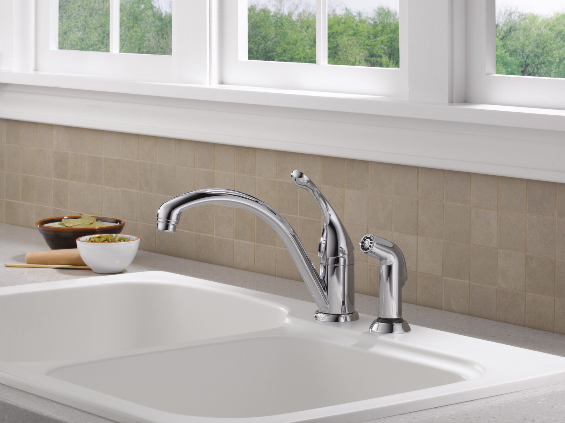 Kitchen Faucet w/Spray (Recertified)