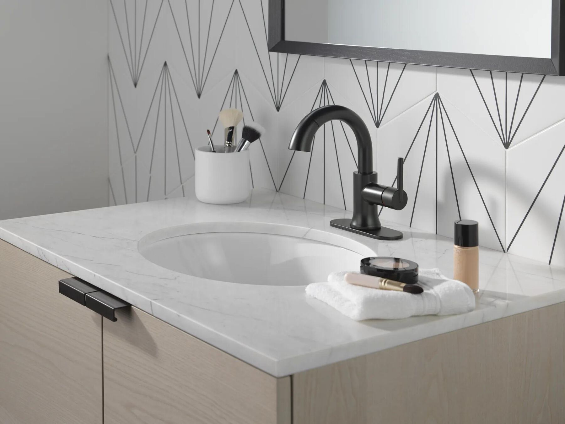 Single Handle Pull-Down Bathroom Faucet