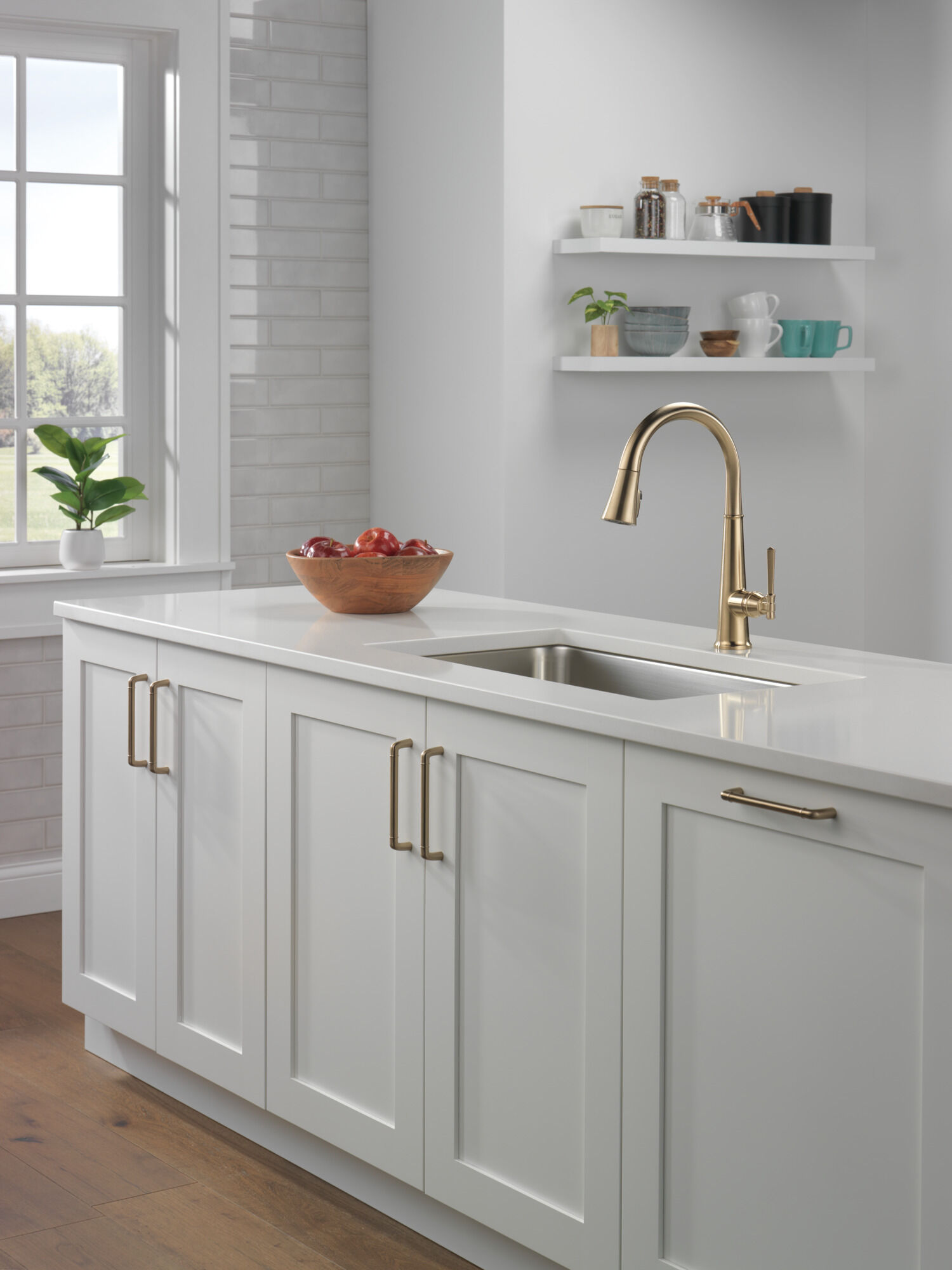 Single Handle Pull-Down Kitchen Faucet in Lumicoat® Champagne