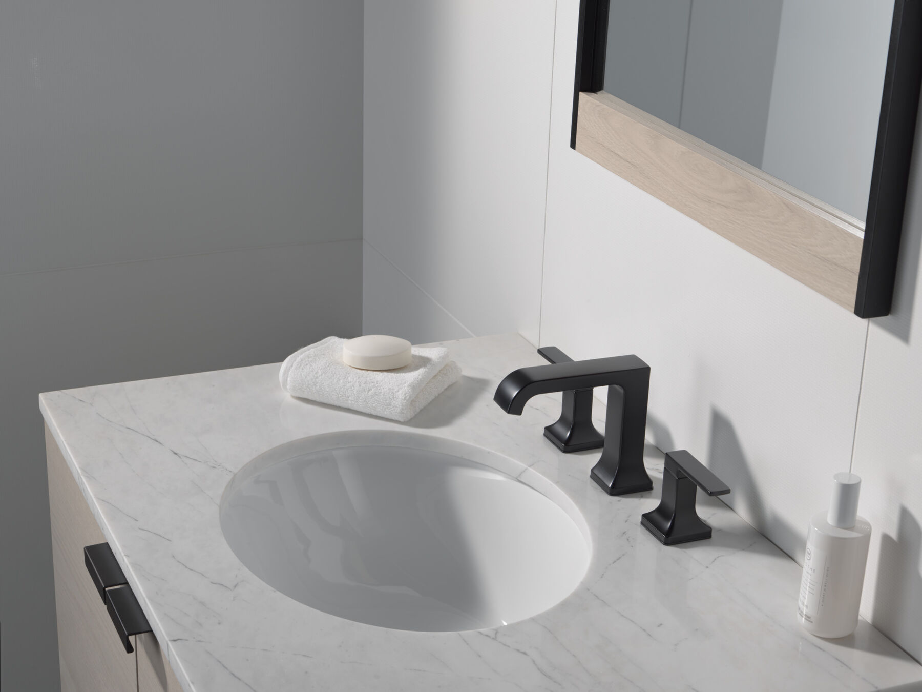 Two Handle Widespread Bathroom Faucet
