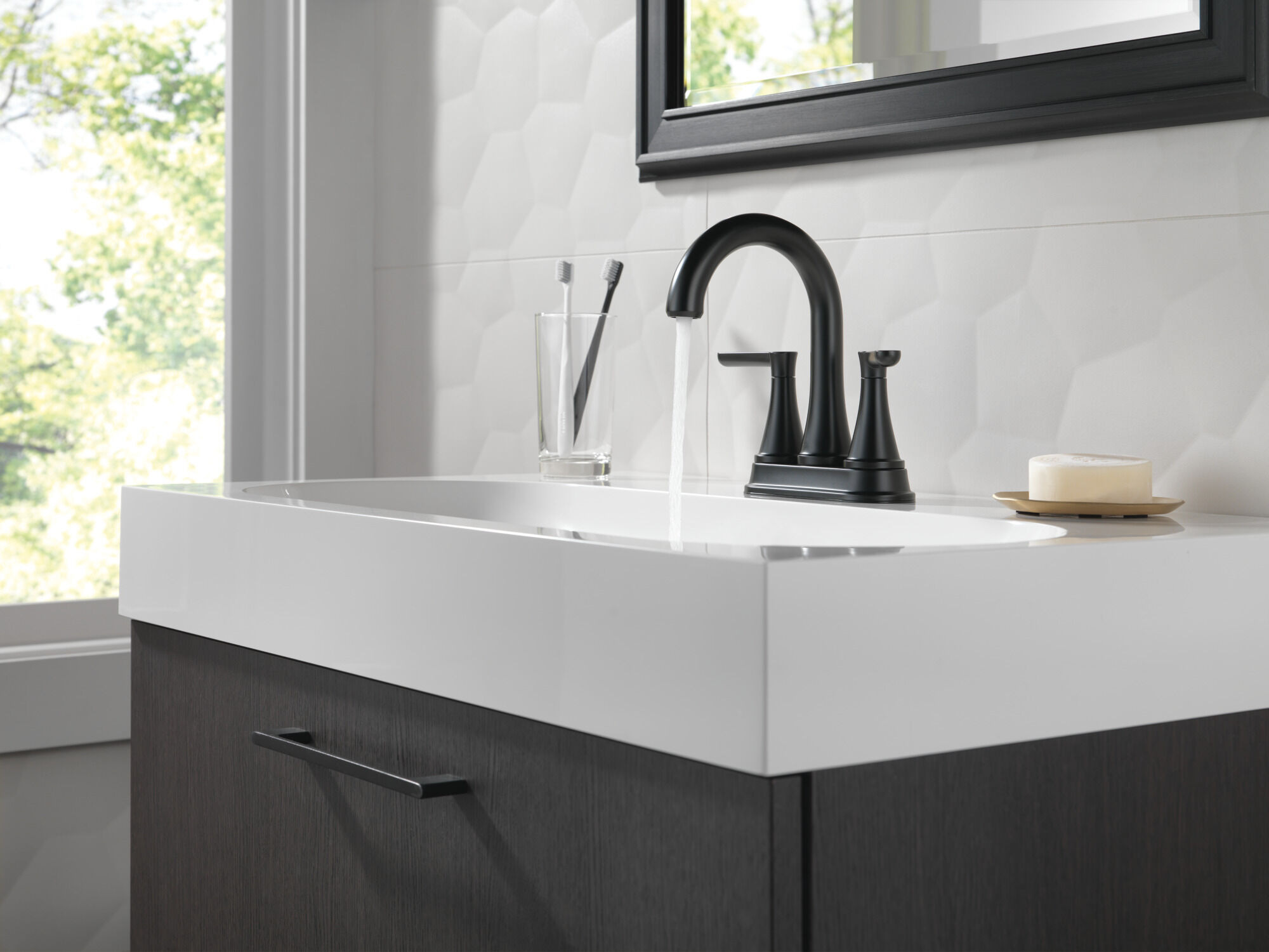 Two Handle Centerset in Matte Black 25860LF-BL | Delta Faucet