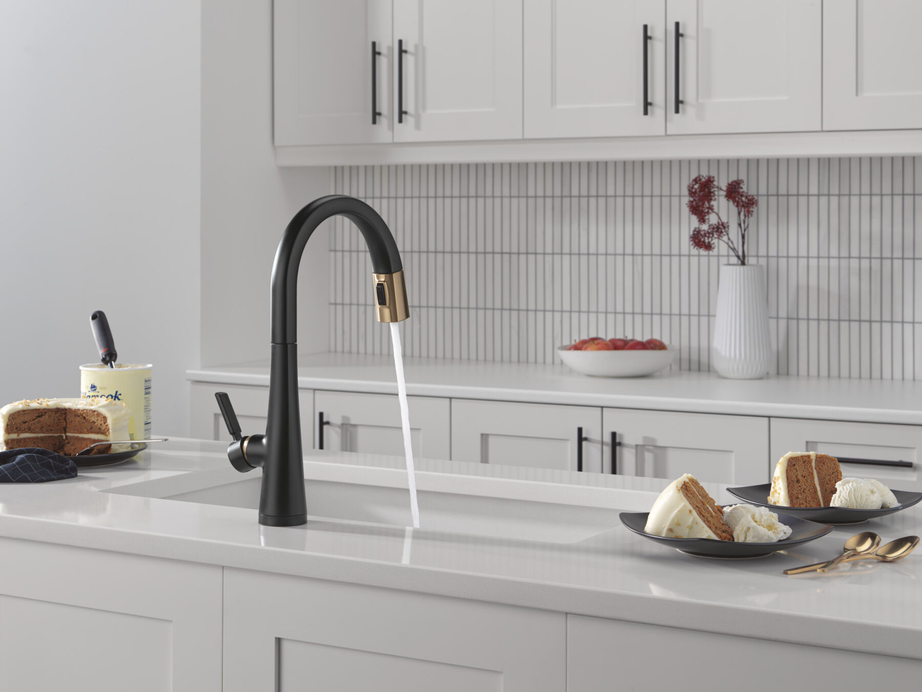 Touch<sub>2</sub>O&reg; Technology Kitchen Faucet with Touchless Technology