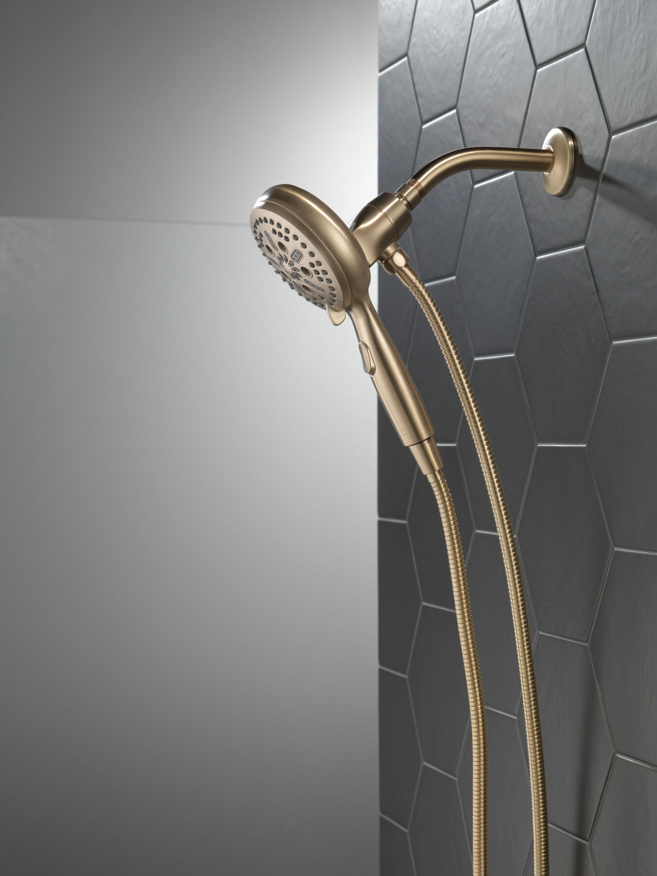 7-Setting SureDock&reg; Magnetic Hand Shower