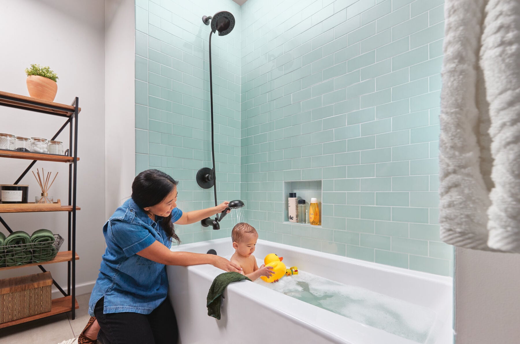 H<sub>2</sub>Okinetic&reg; In2ition&reg; 5-Setting Two-in-One Shower