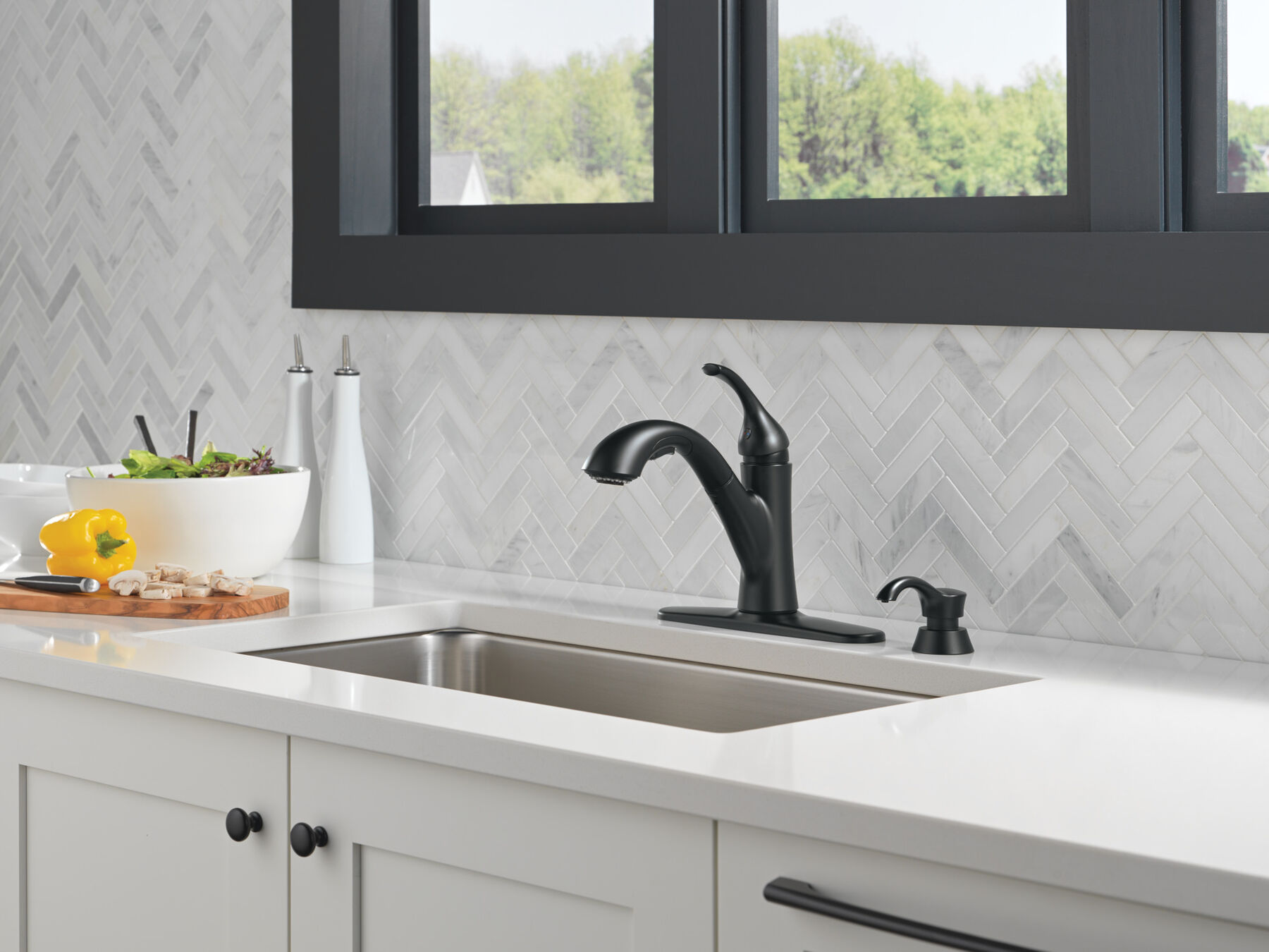 Single Handle Pull-Out Kitchen Faucet with Soap Dispenser