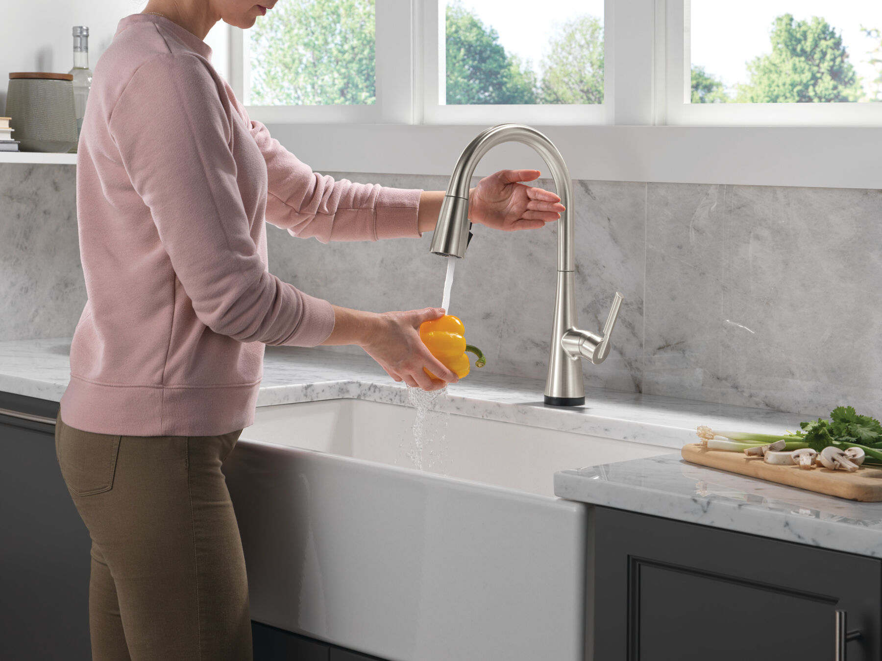 Single Handle Pull-Down Touch<sub>2</sub>O&reg; Technology Kitchen Faucet with Touchless Technology