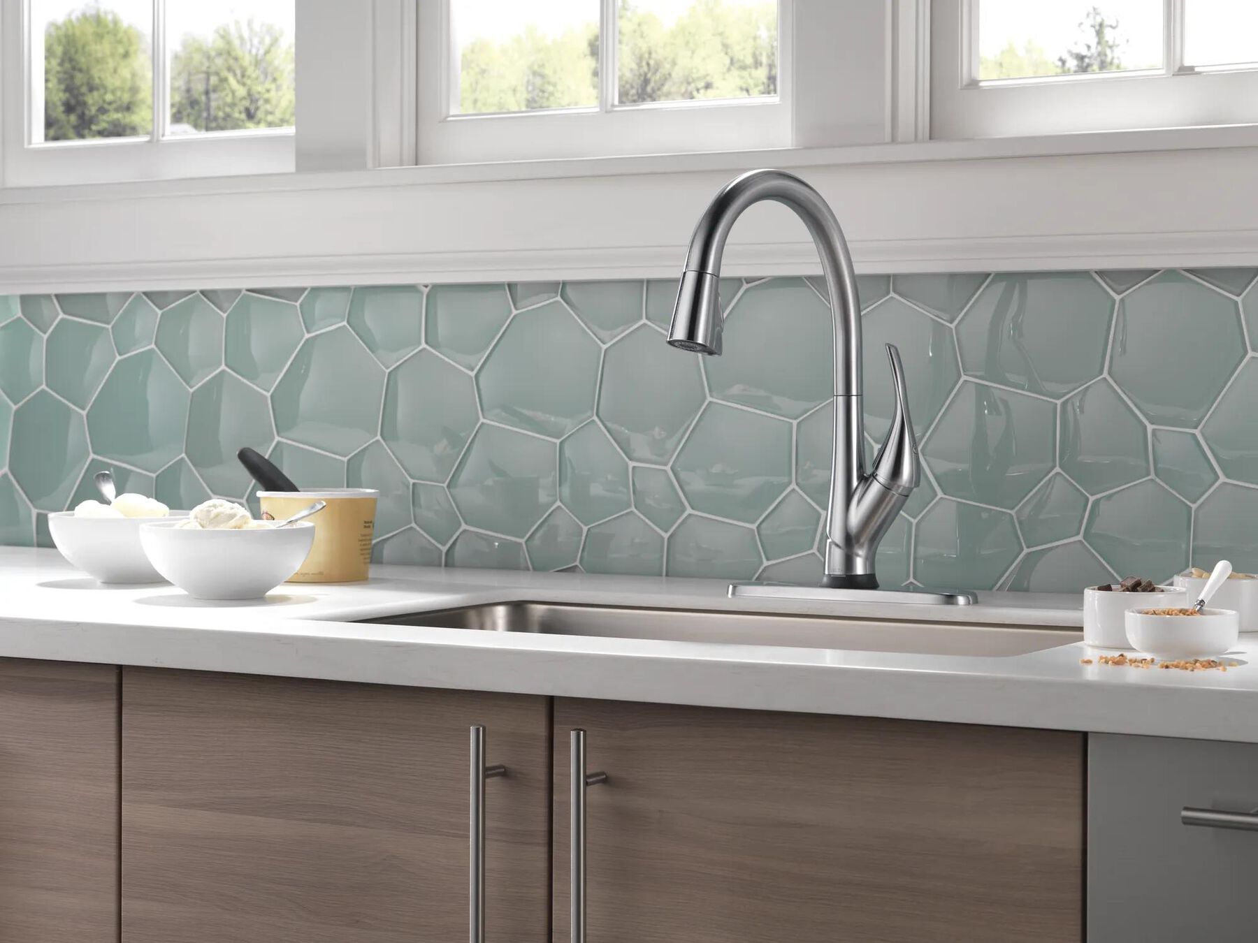 Single Handle Pull-Down Kitchen Faucet with Touch<sub>2</sub>O&reg; and ShieldSpray&reg; Technologies