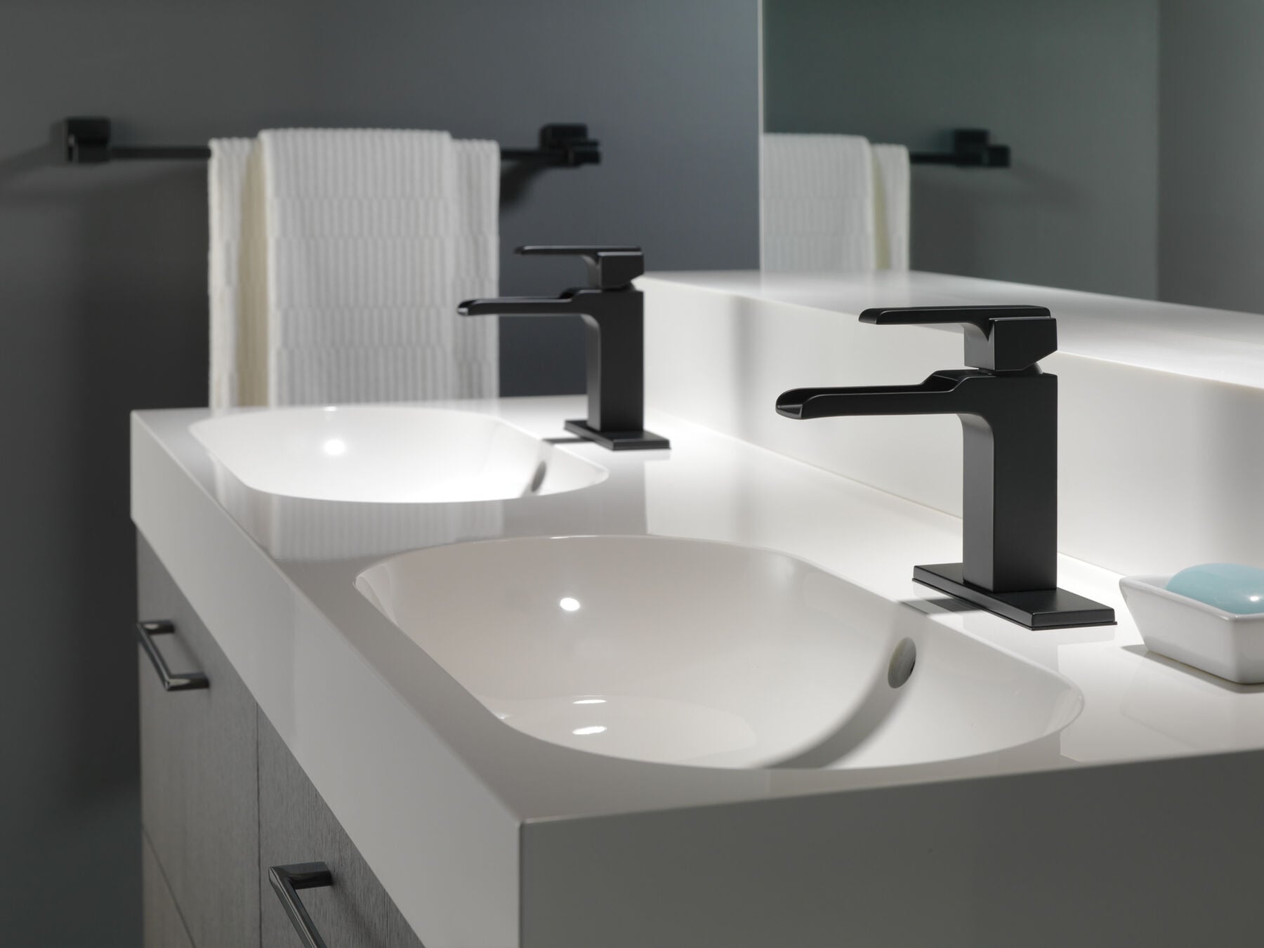 Single Handle Channel Bathroom Faucet