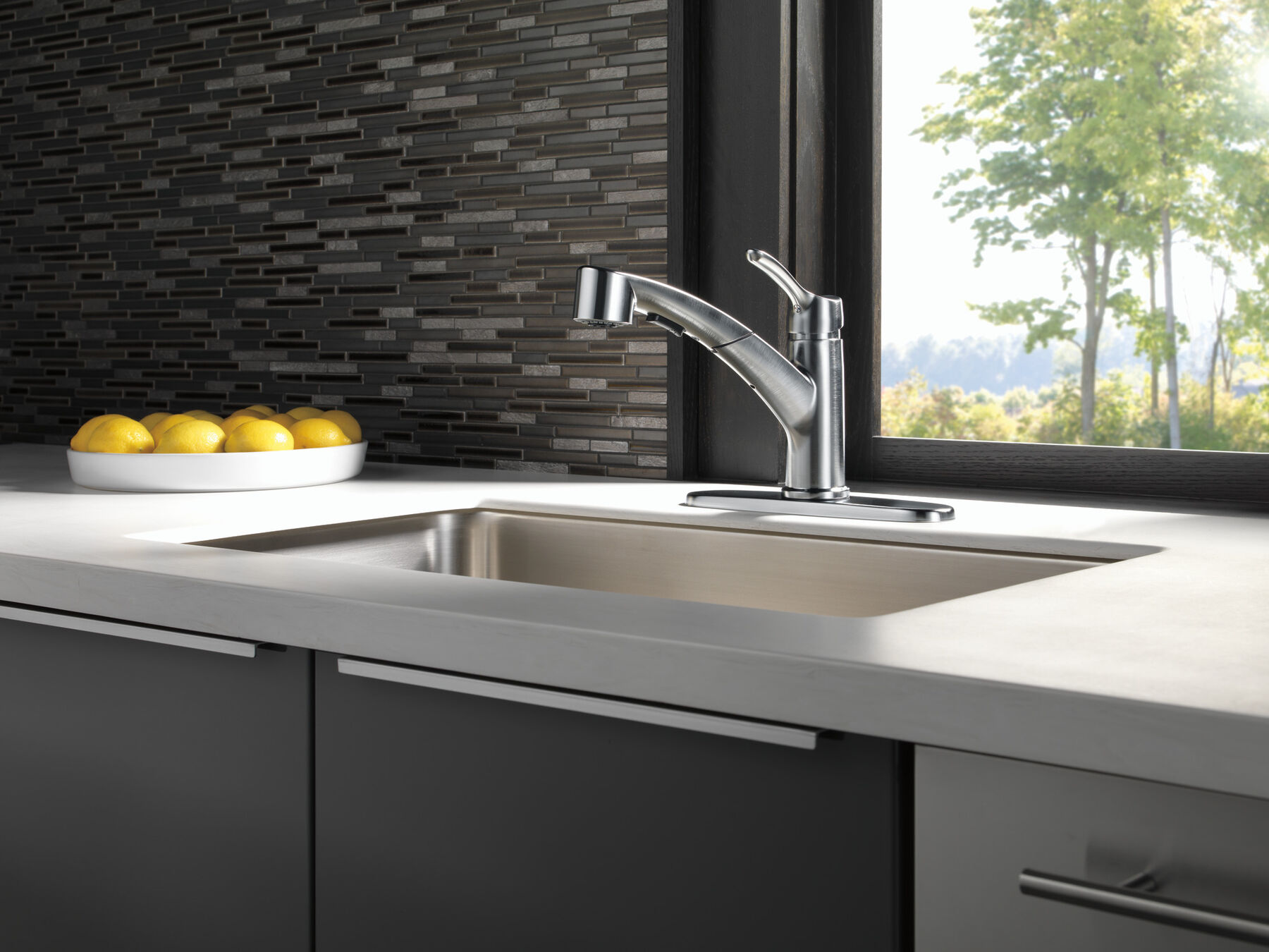 Single Handle Pull-Out Kitchen Faucet