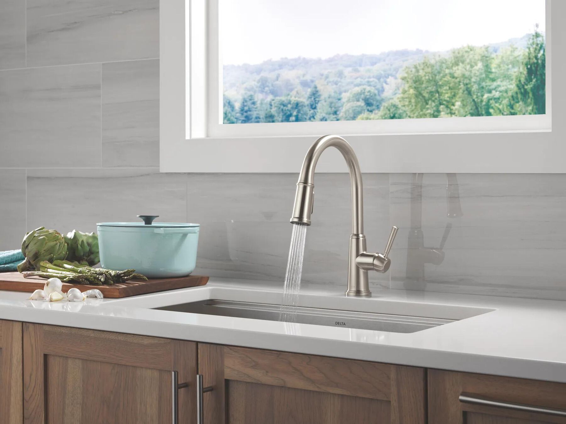 Single Handle Pull-Down Kitchen Faucet