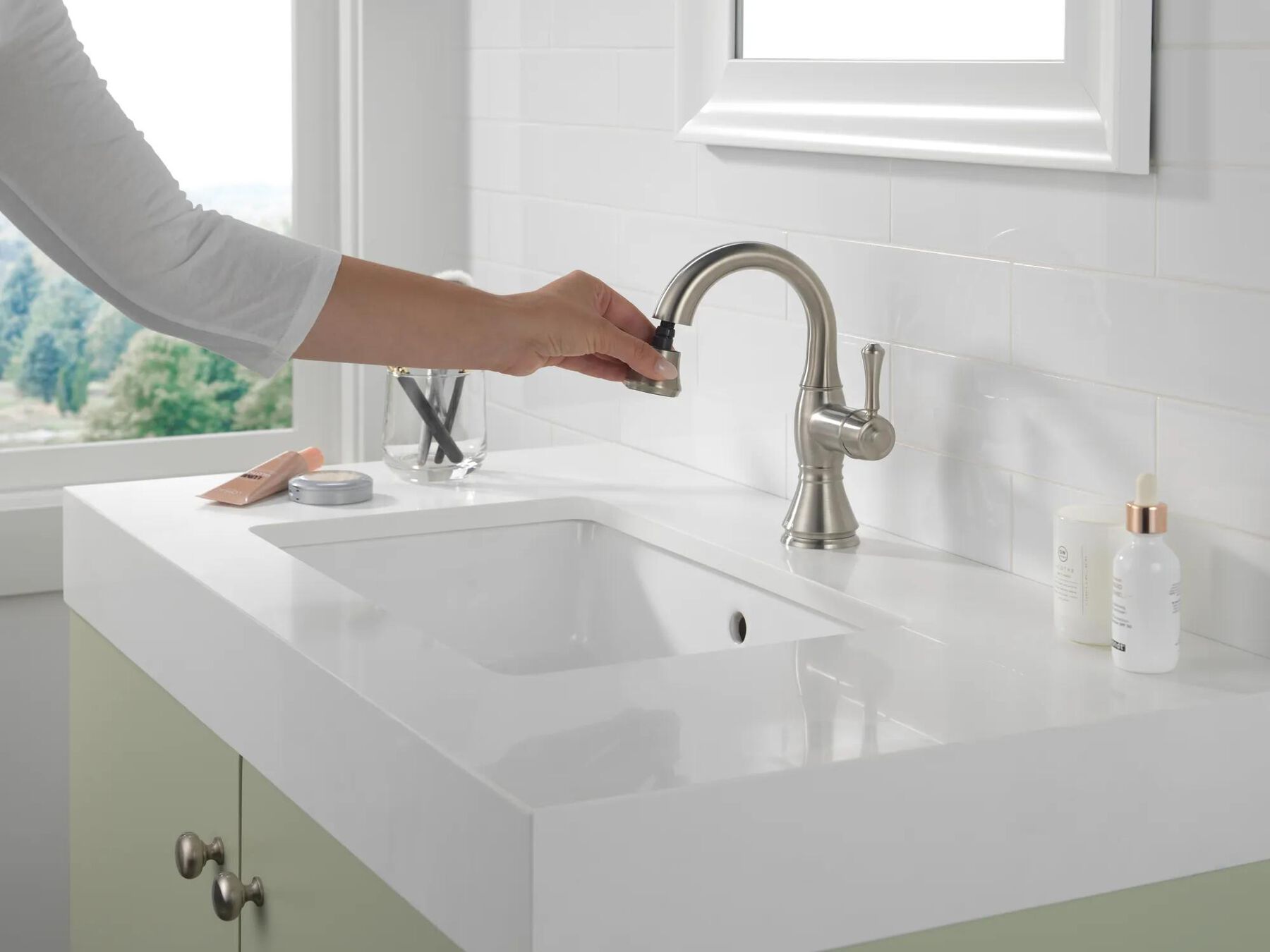 Single Handle Pull Down Bathroom Faucet (Recertified)