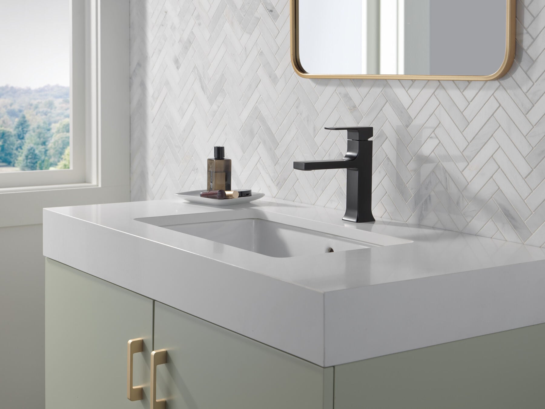 Single Handle Lavatory Faucet with Bathroom Accessories Bundle