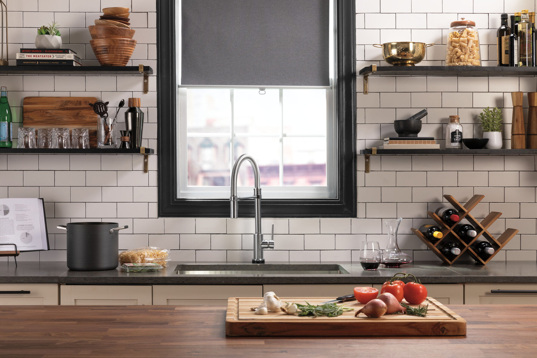 Single-Handle Pull-Down Spring Kitchen Faucet with Touch<sub>2</sub>O&reg; Technology