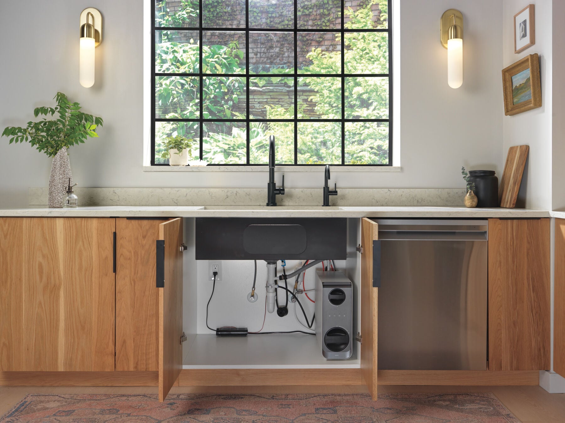 Touch<sub>2</sub>O&reg; Technology Kitchen Faucet with Touchless Technology