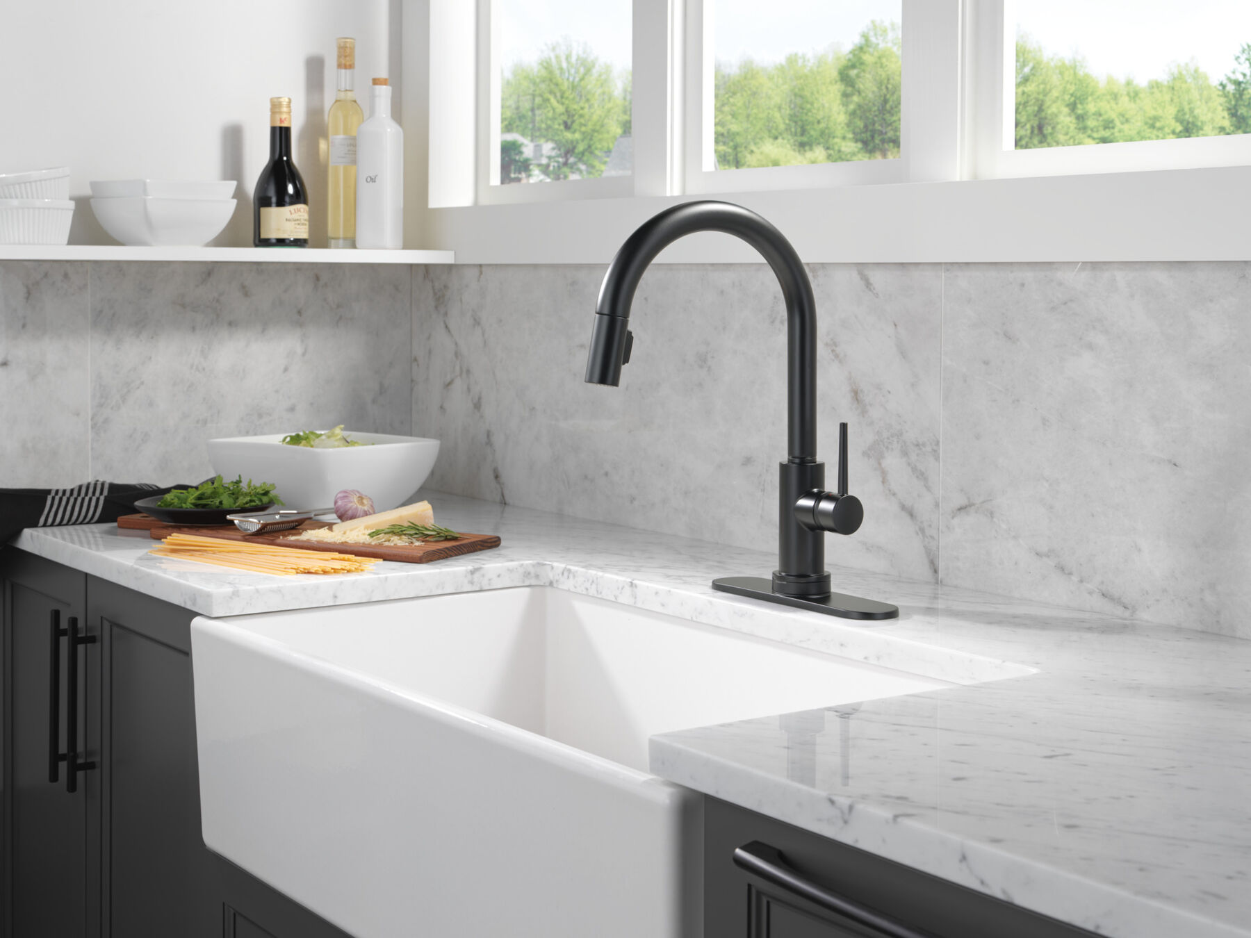 Touch<sub>2</sub>O&reg; Technology Kitchen Faucet with Touchless Technology