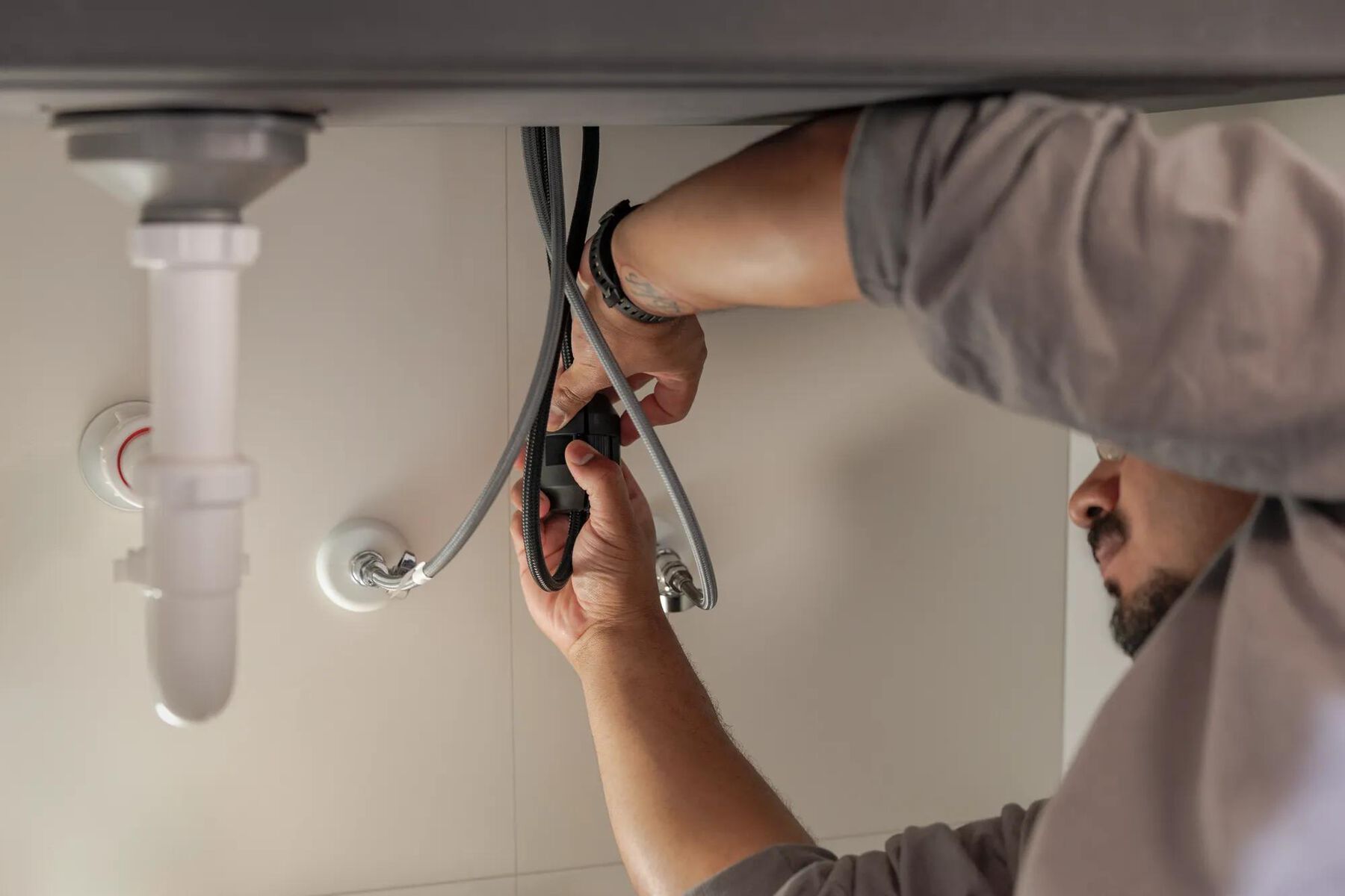 Single Handle Pull-Down Kitchen Faucet