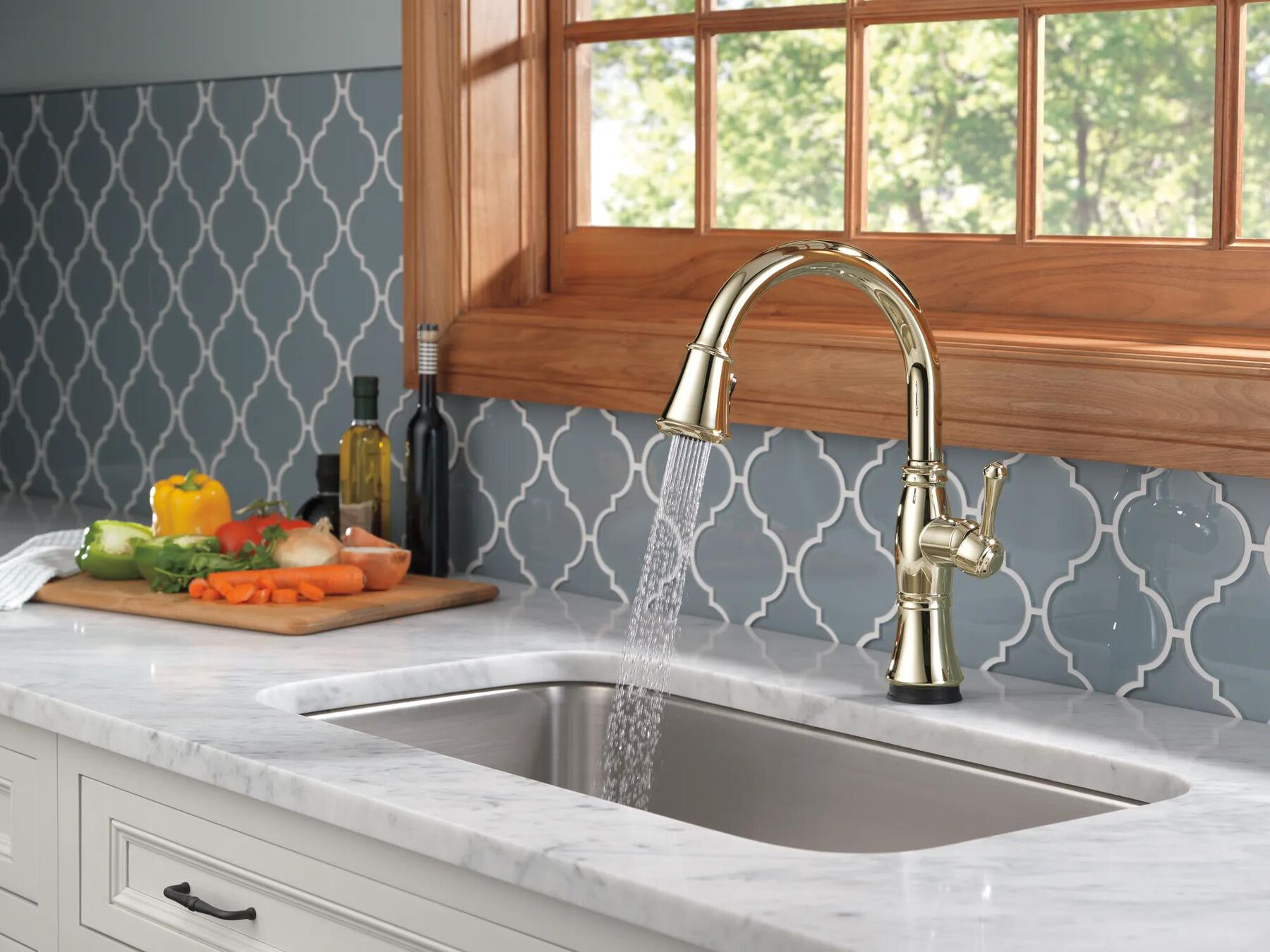 Single Handle Pull-Down Kitchen Faucet with Touch<sub>2</sub>O&reg; and ShieldSpray&reg; Technologies