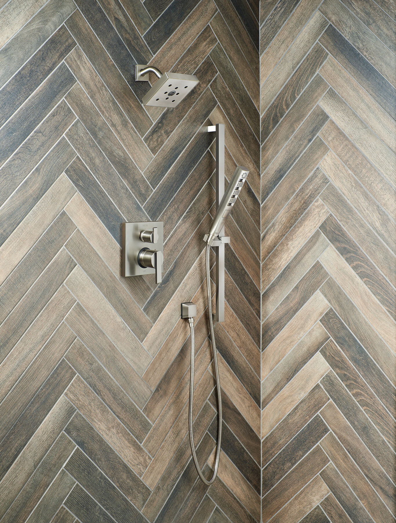 Angular Modern Monitor&reg; 14 Series Valve Trim with 3-Setting Integrated Diverter