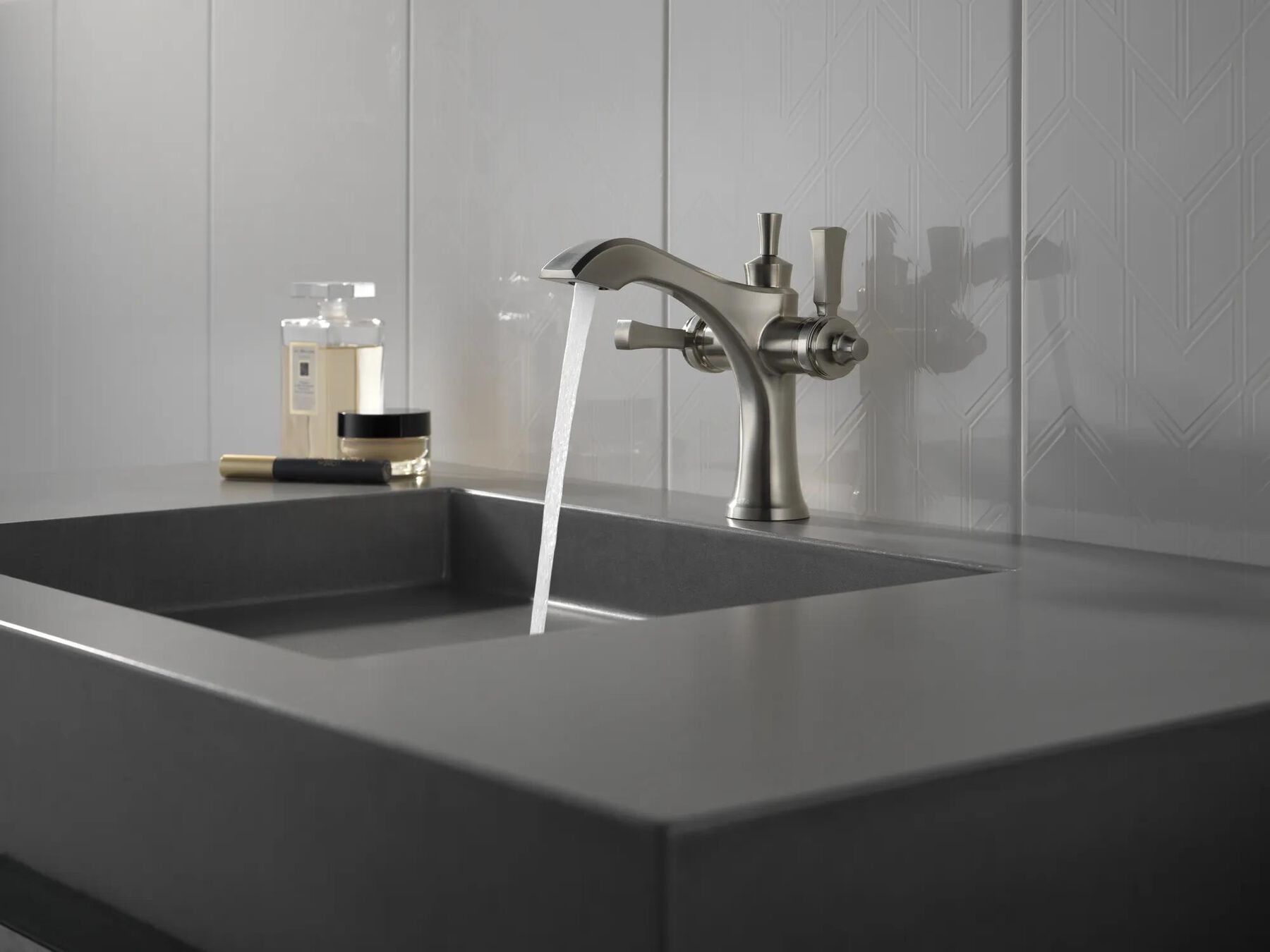 Single-Hole Bathroom Faucet 2L (Recertified)