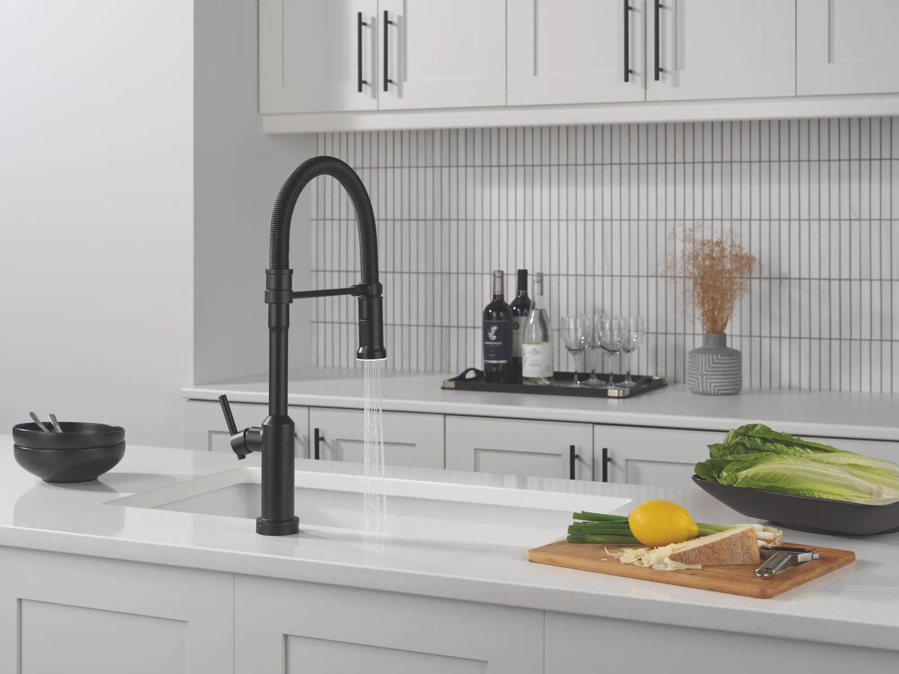 Touch2O&reg; Technology Kitchen Faucet with Touchless Technology