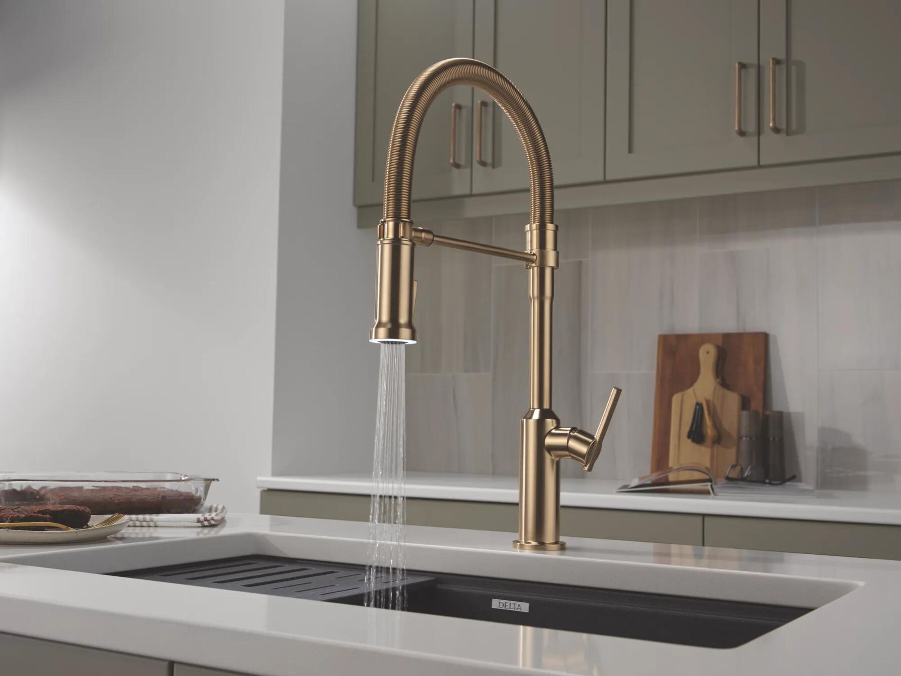 Single Handle Pull-Down Kitchen Faucet With Spring Spout