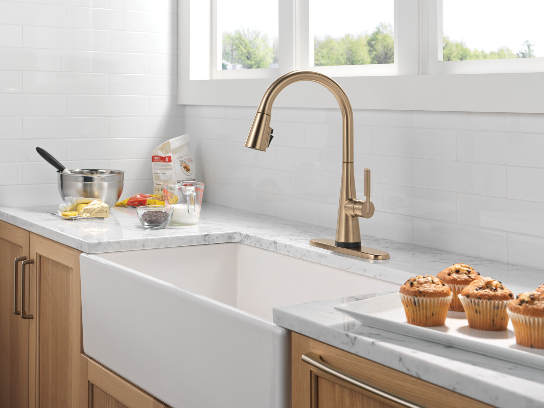 Single Handle Pull-Down Touch<sub>2</sub>O&reg; Technology Kitchen Faucet with Touchless Technology