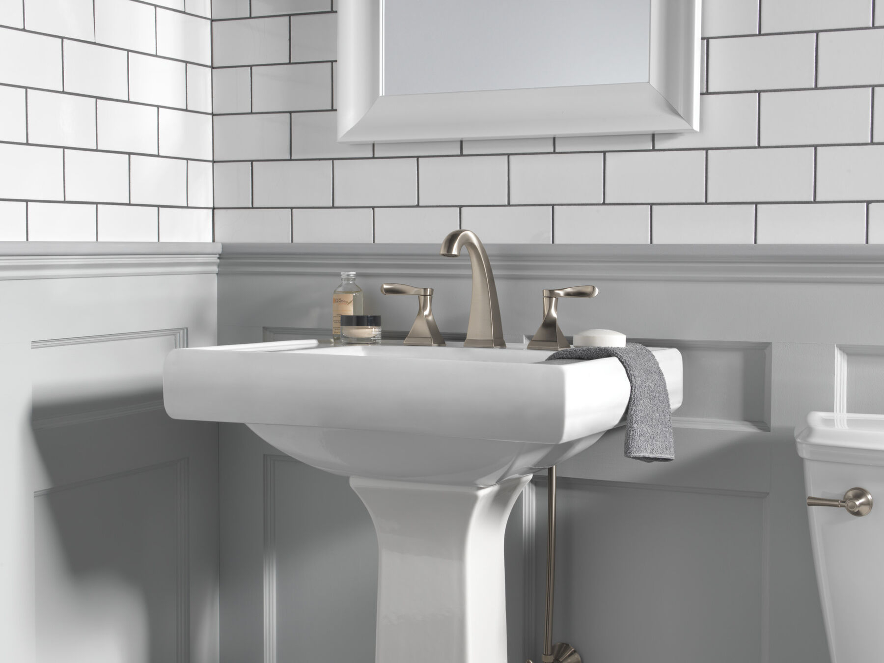 Two Handle Widespread Bathroom Faucet