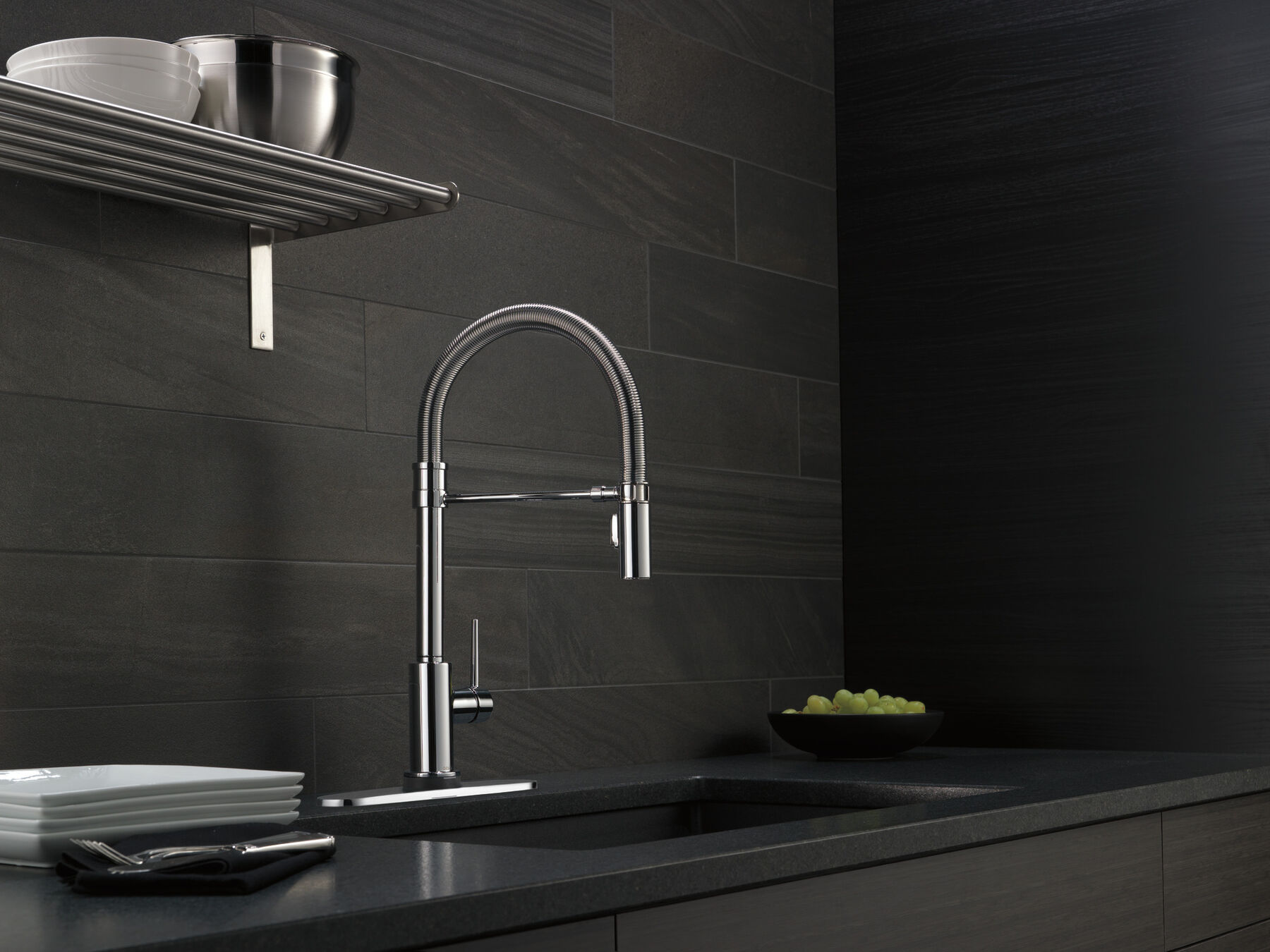 Single-Handle Pull-Down Spring Kitchen Faucet with Touch<sub>2</sub>O&reg; Technology