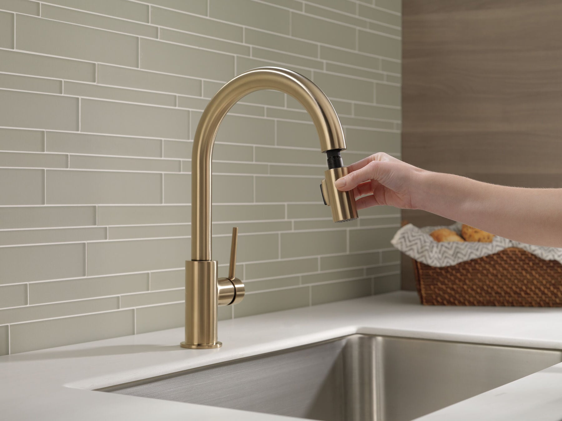 Single Handle Pull-Down Kitchen Faucet