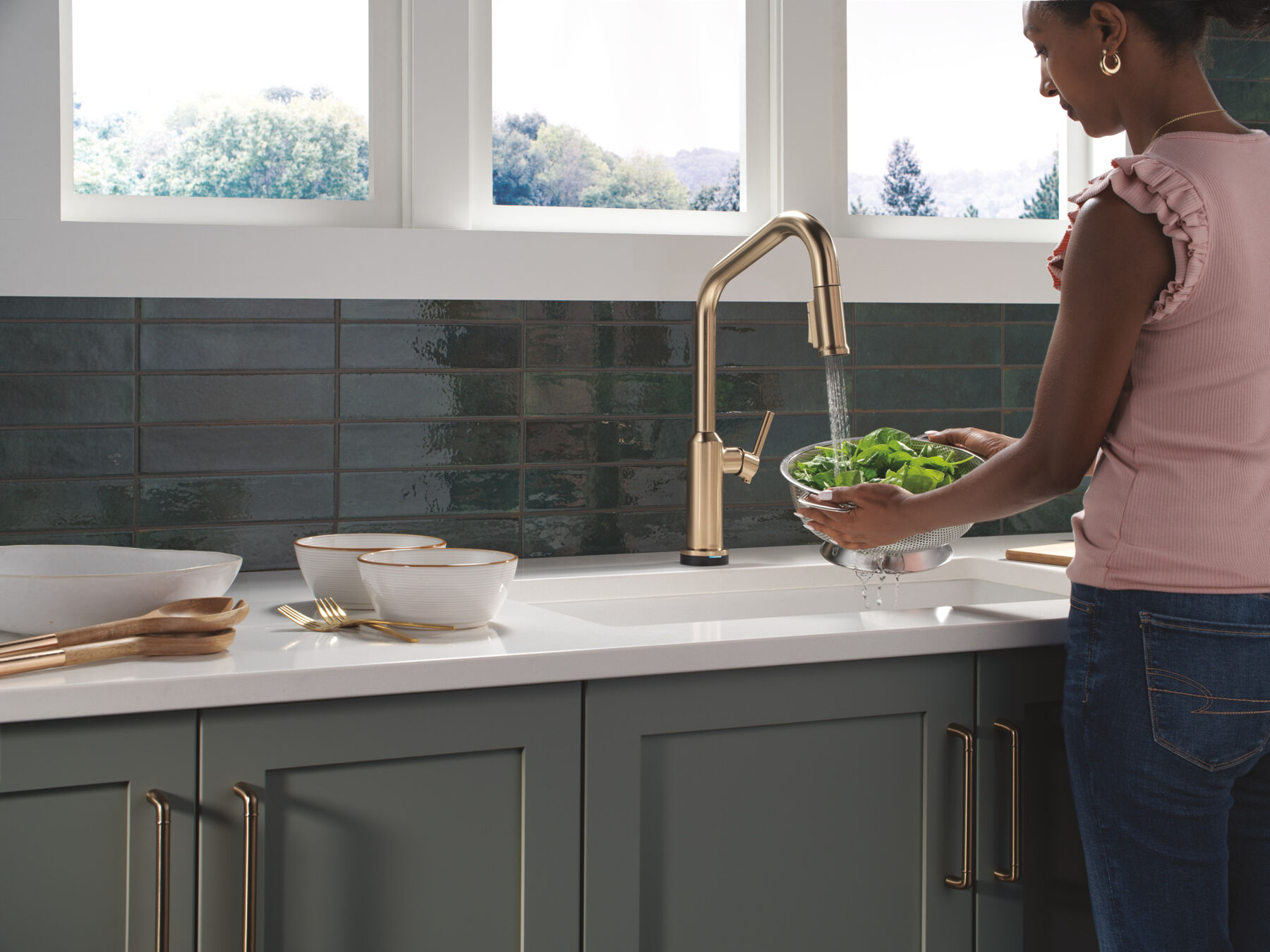 Touch2O&reg; Technology Kitchen Faucet with Touchless Technology