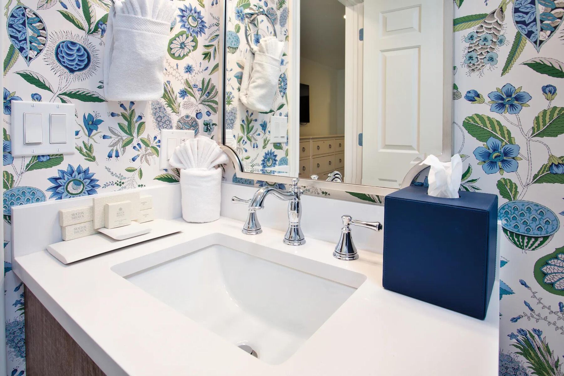 Two Handle Widespread Bathroom Faucet