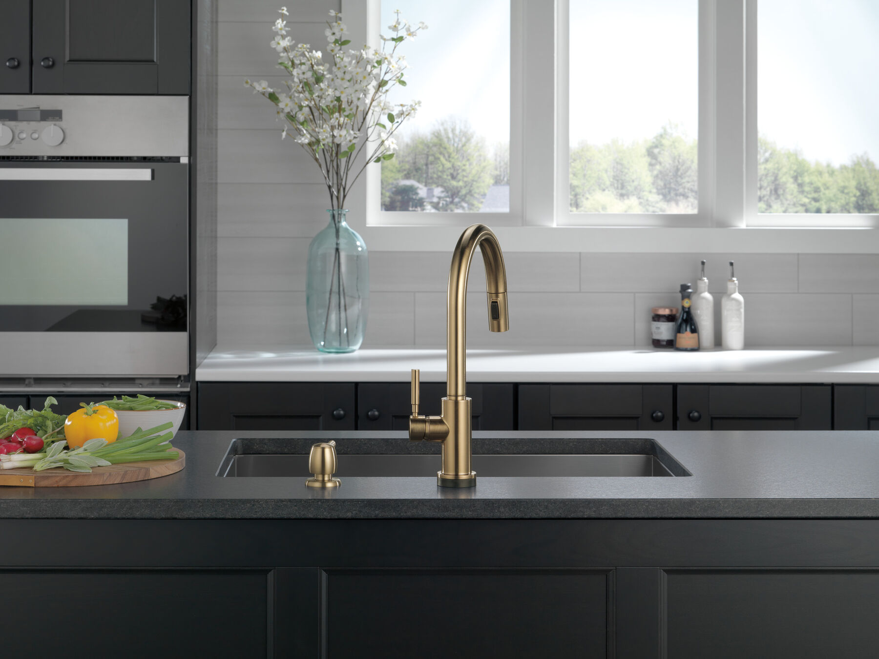 Single Handle Pull-Down Kitchen Faucet with Touch<sub>2</sub>O&reg; Technologyand Soap Dispenser