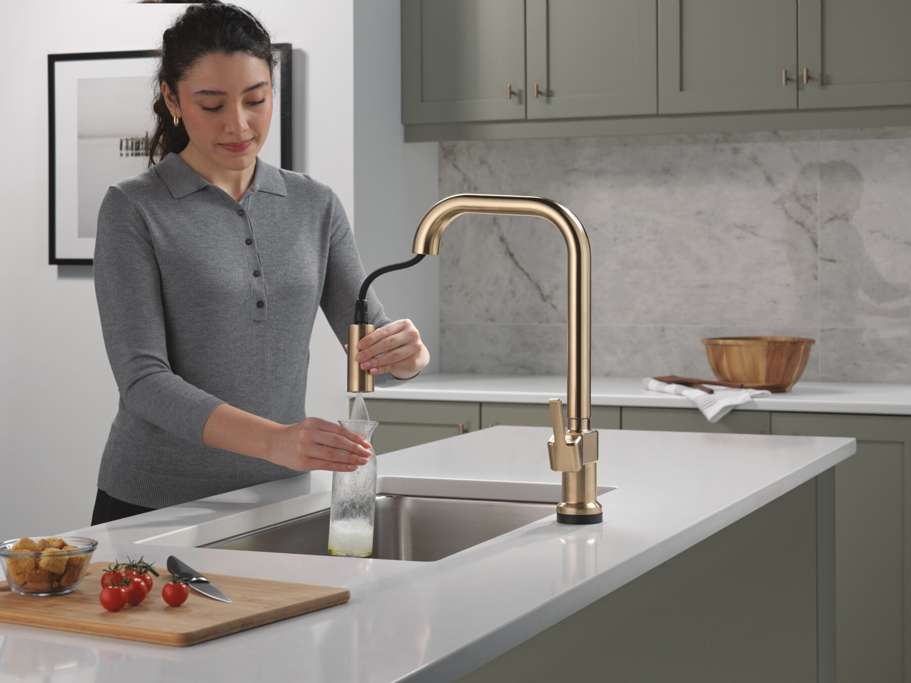 Touch2O&reg; with Touchless Technology Single Handle Pull-Down Kitchen Faucet
